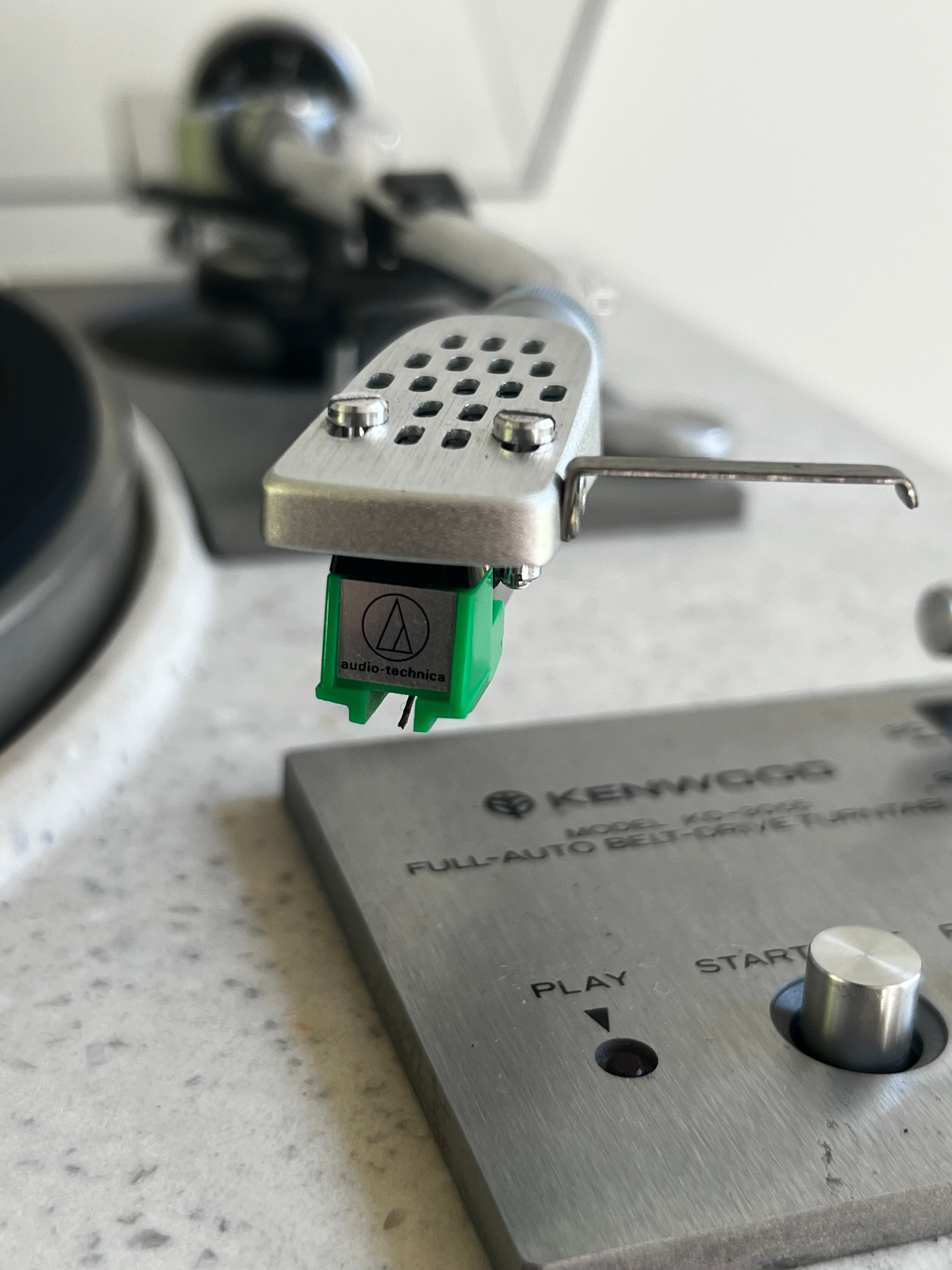 Kenwood KD-3055 _Table tournante à courroie