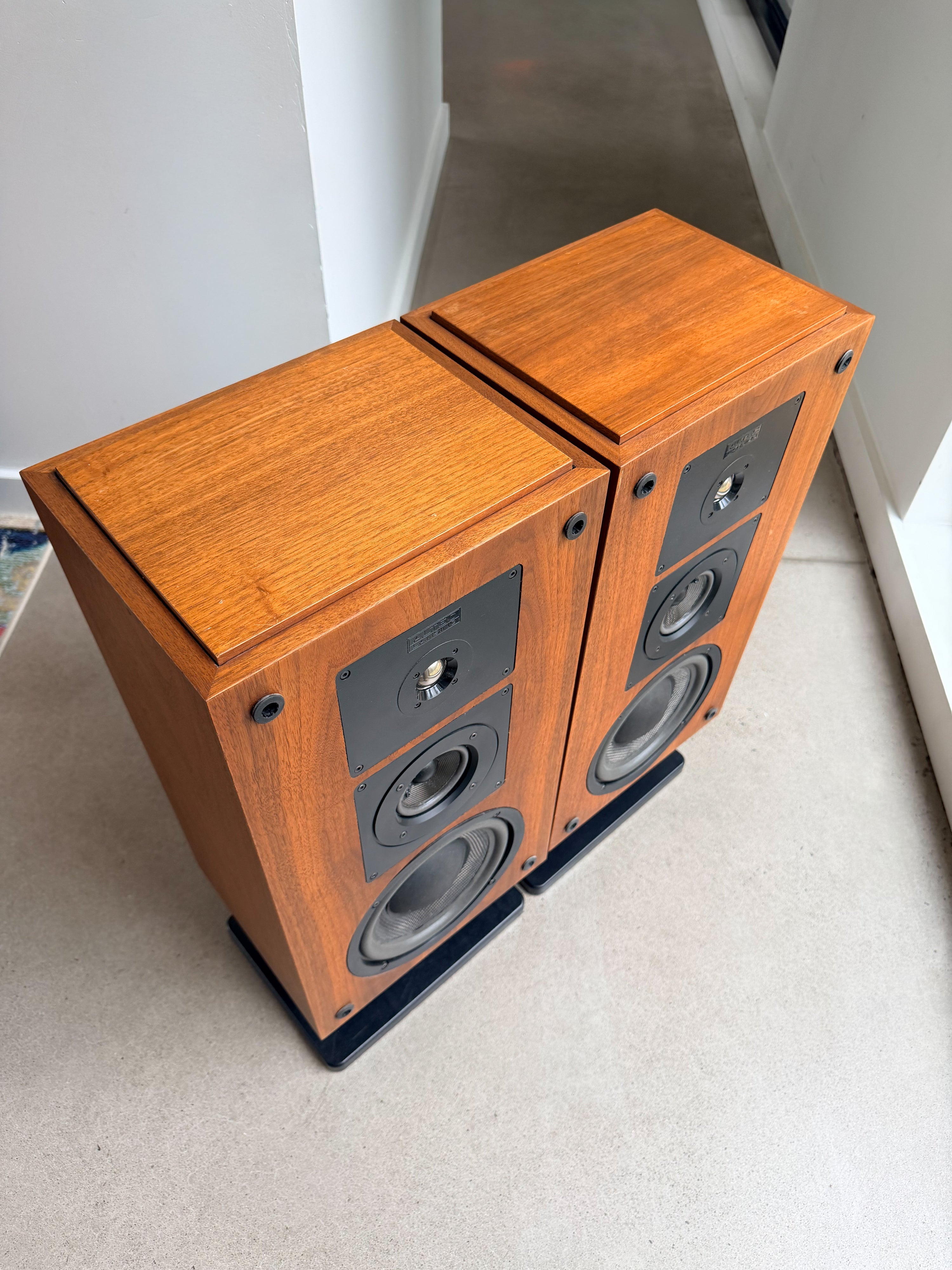 Altec 205 _Floorstanding Speakers