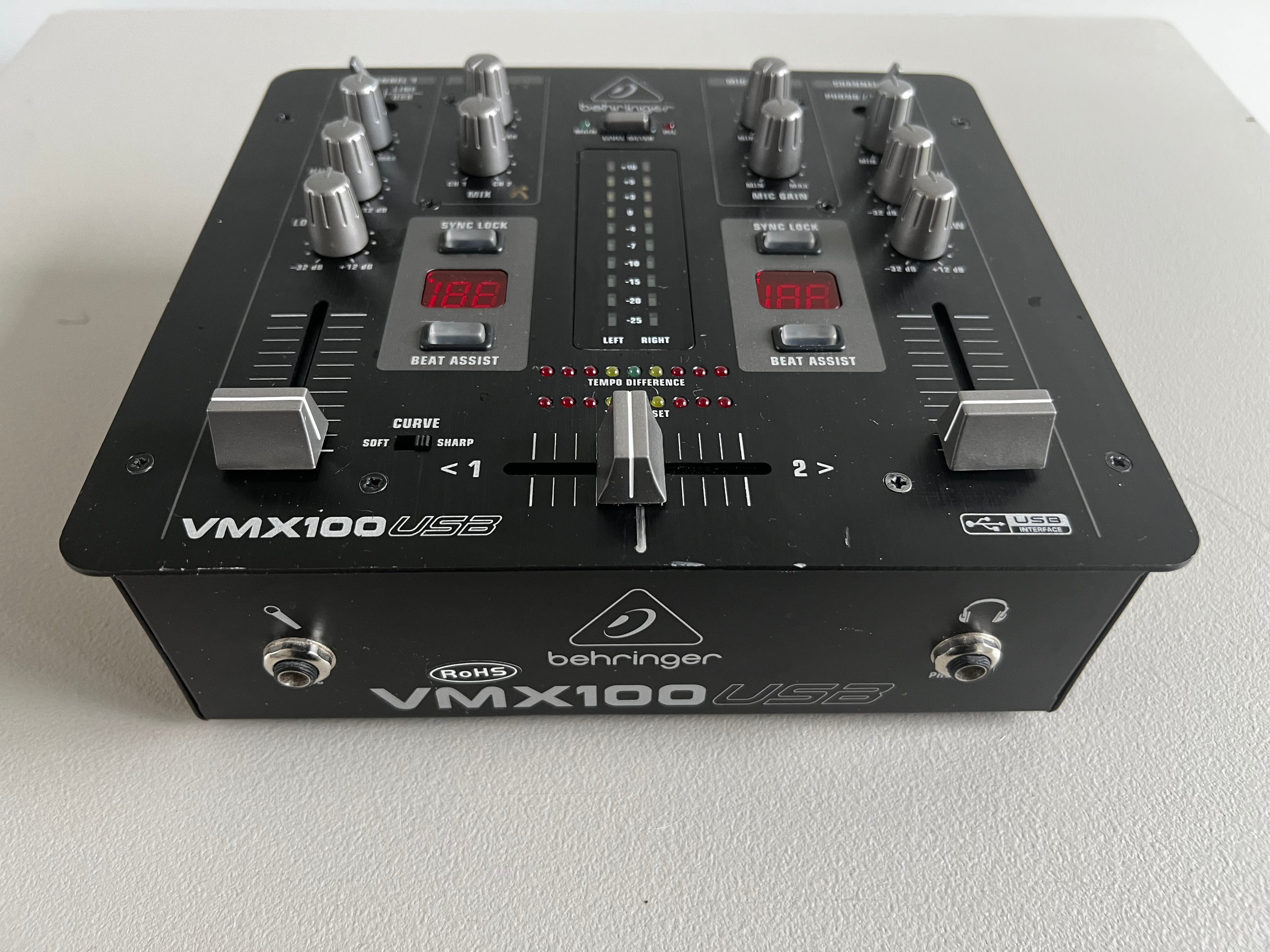 Behringer VMX100 _Mixeur