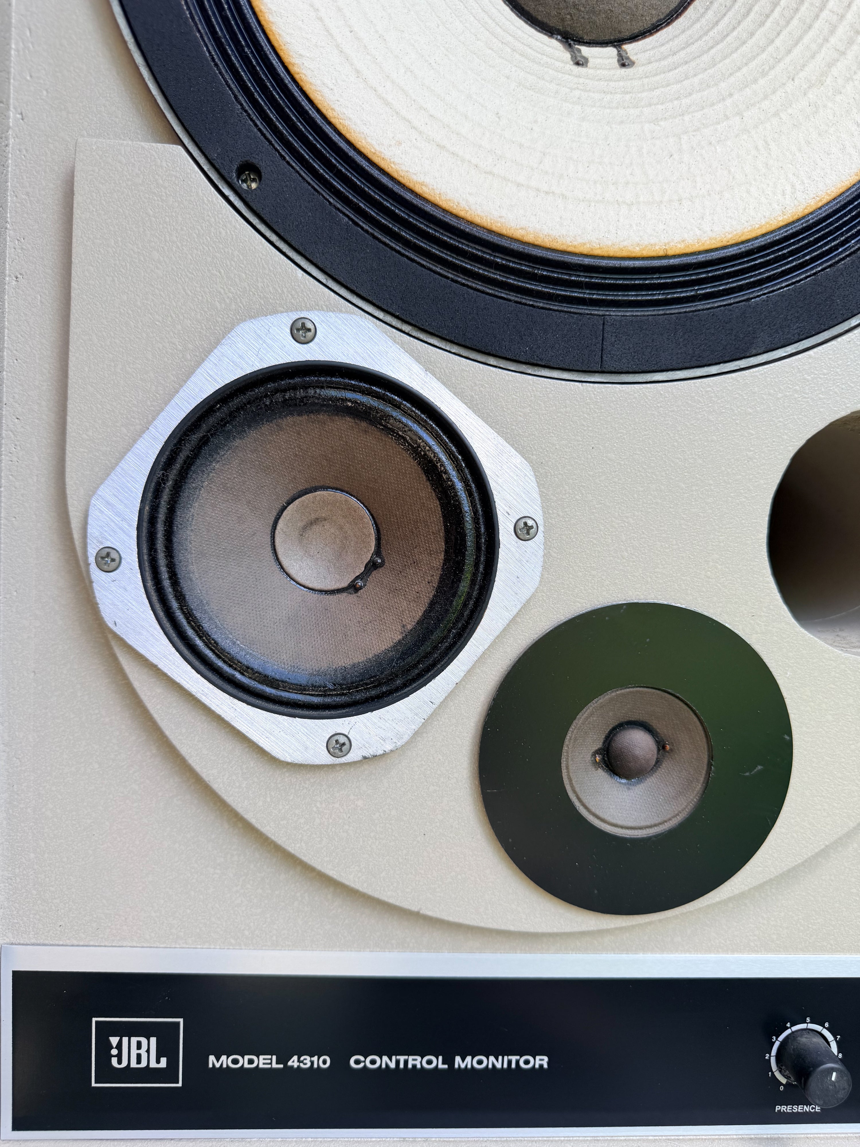 JBL 4310 _Floorstanding speakers