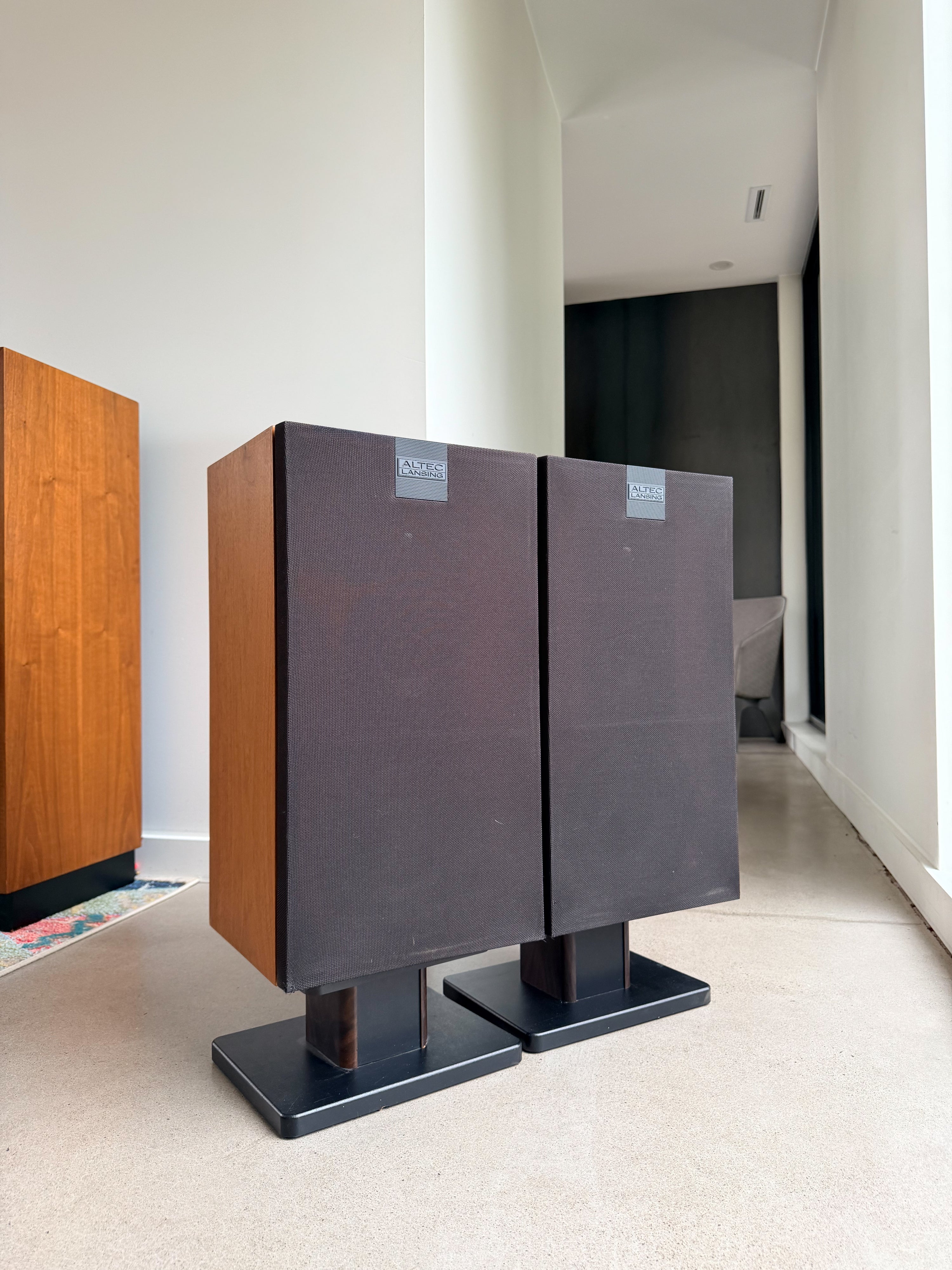 Altec 205 _Floorstanding Speakers