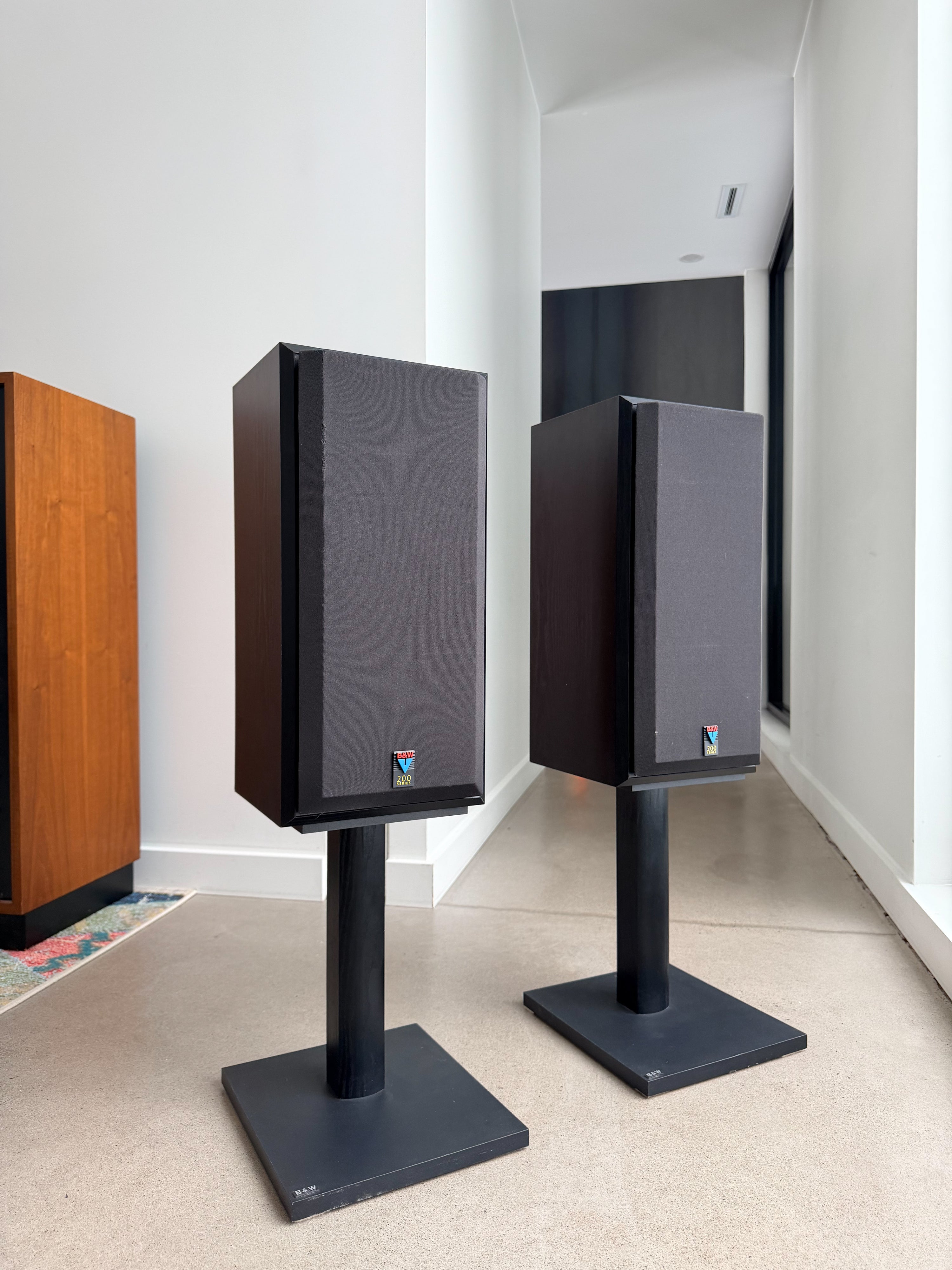 Bowers & Wilkins V202 _Floorstanding speakers