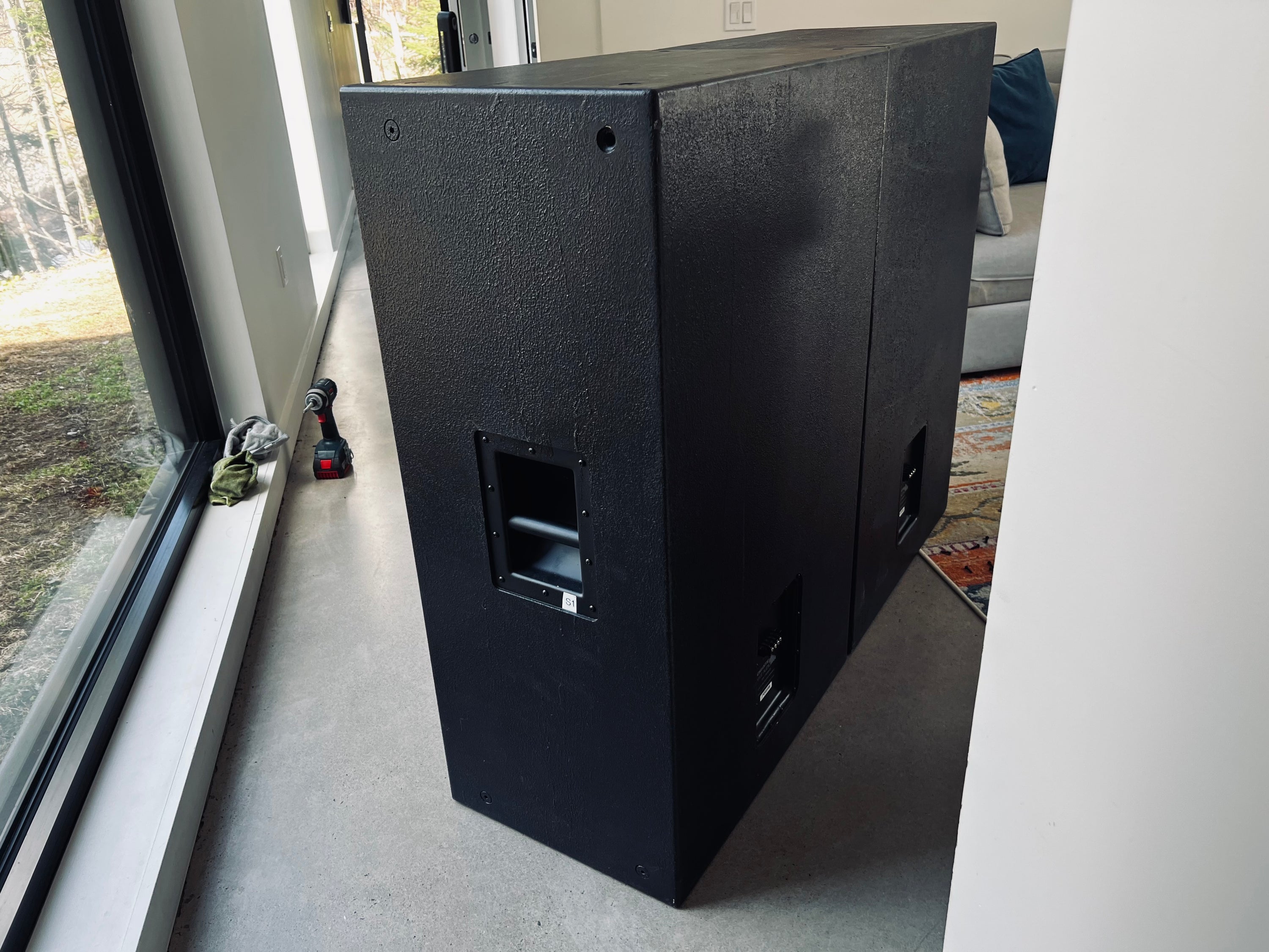 Christie LS1 _Haut-Parleurs de plancher