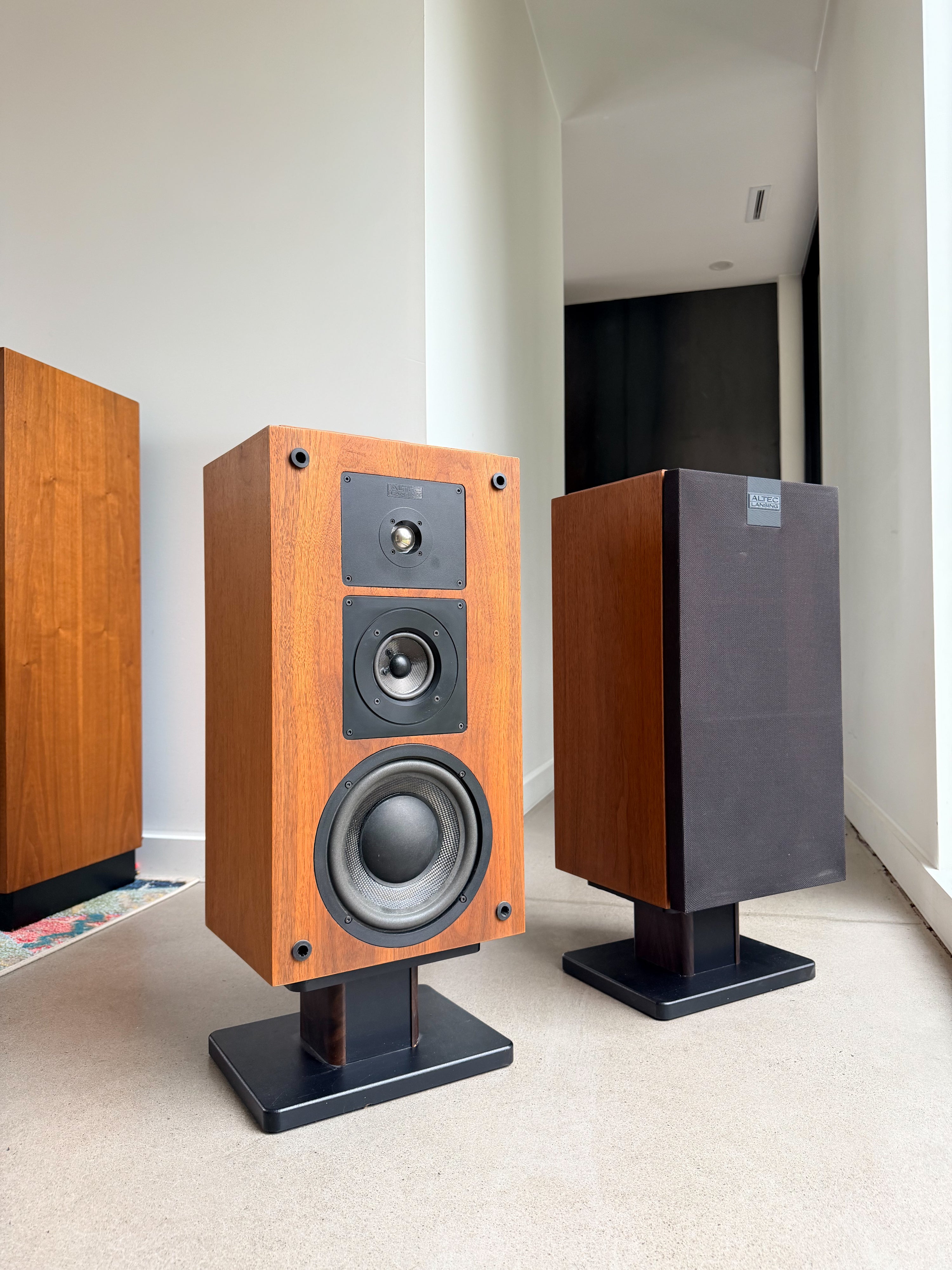 Altec 205 _Floorstanding Speakers