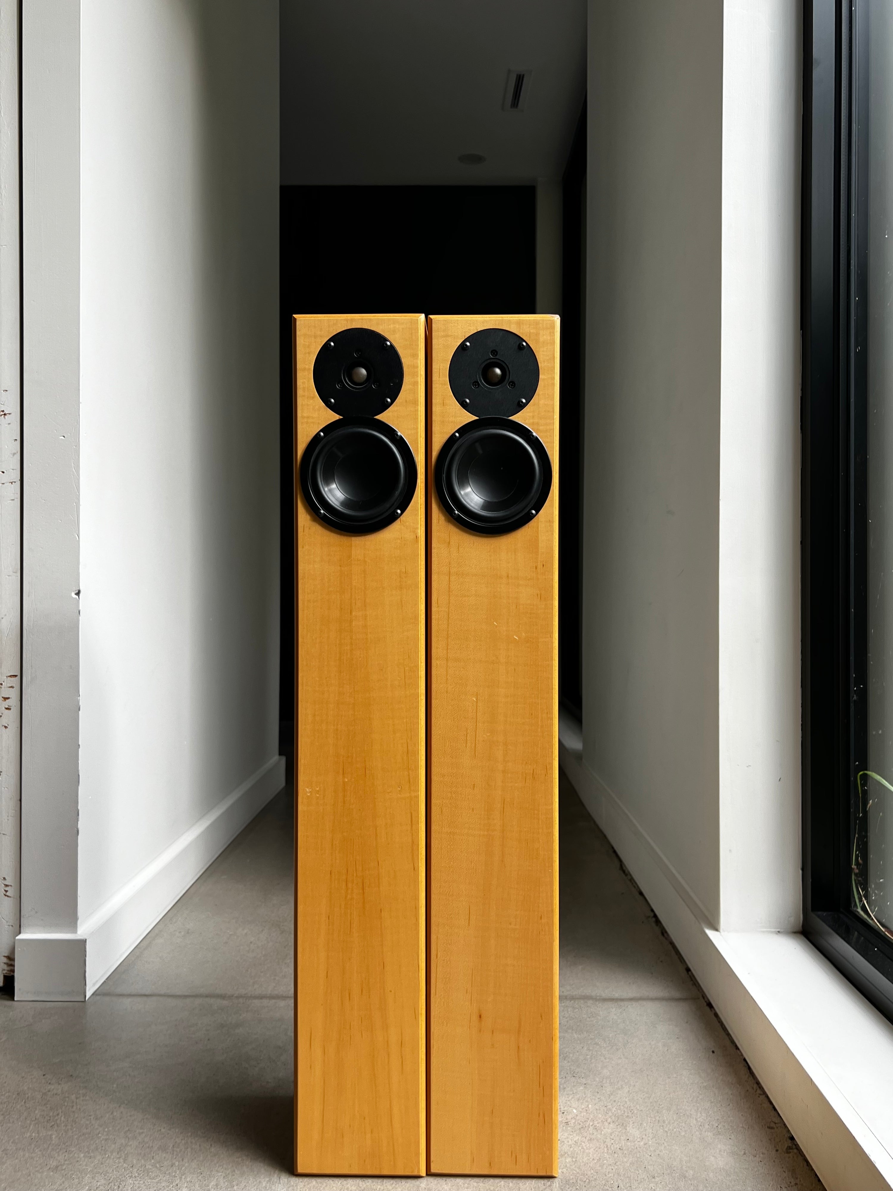 Totem Arro _ Haut-Parleurs de plancher