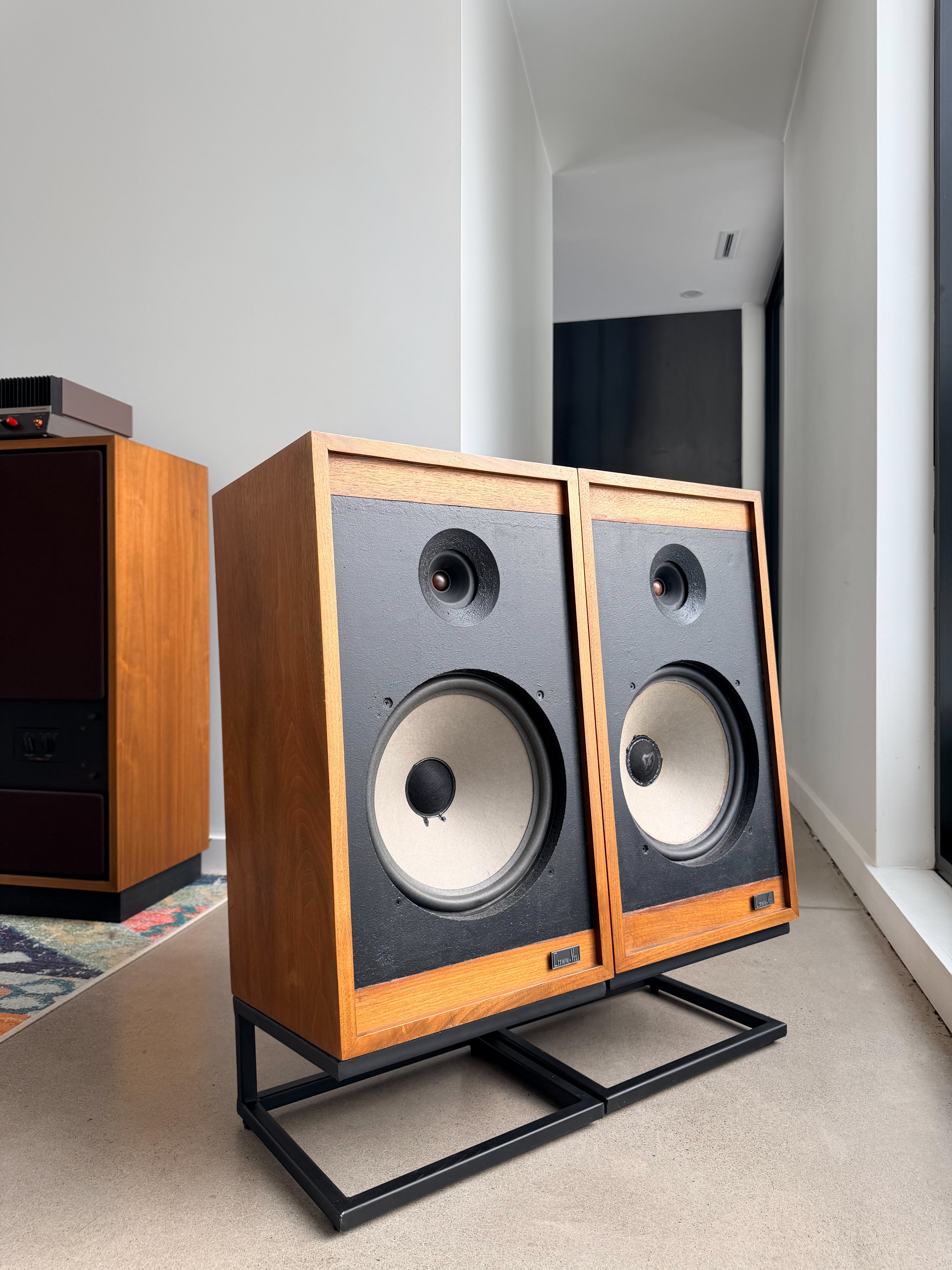 Cerwin Vega R-26 _Floorstanding  speakers
