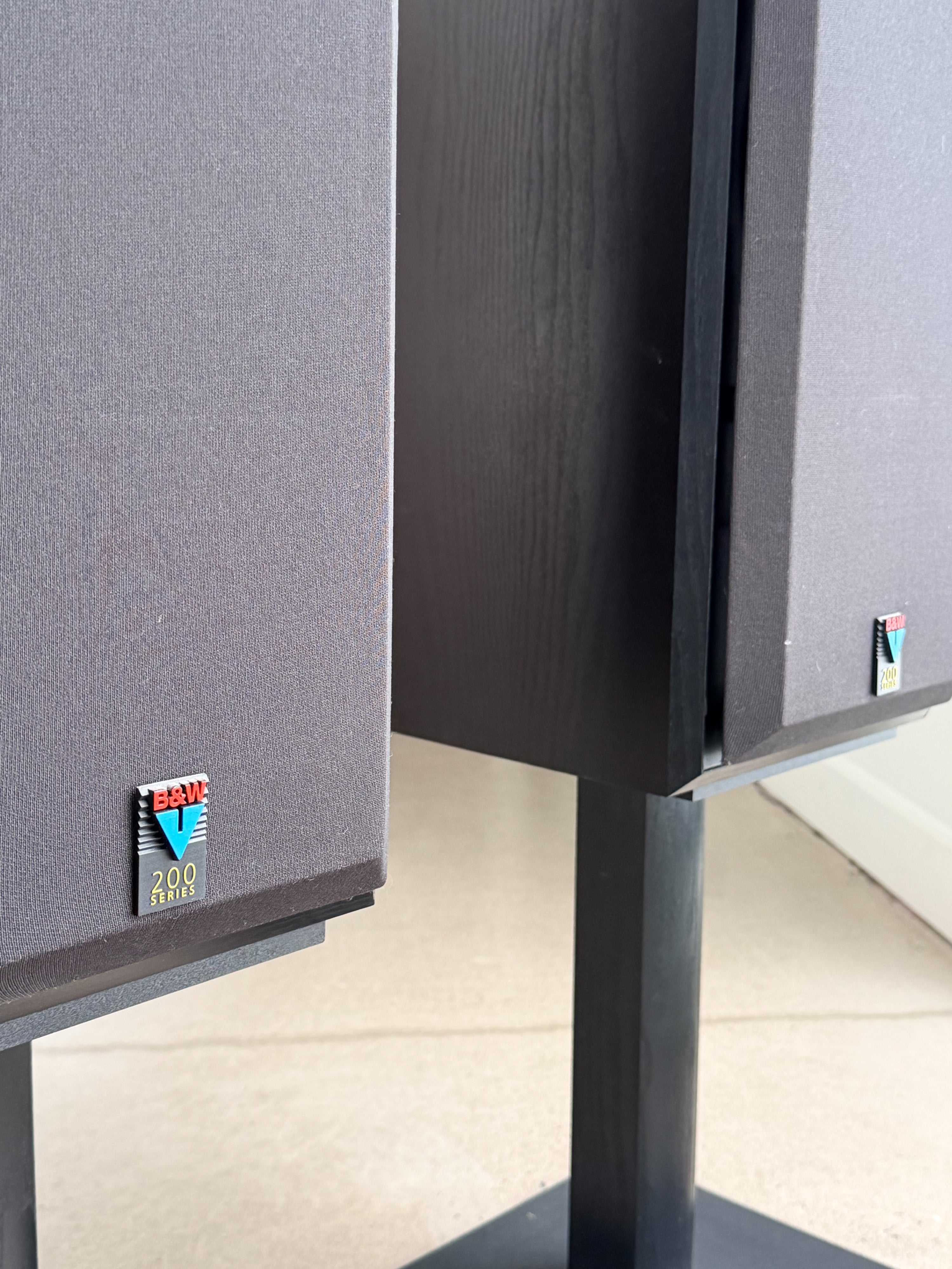Bowers & Wilkins V202 _Floorstanding speakers