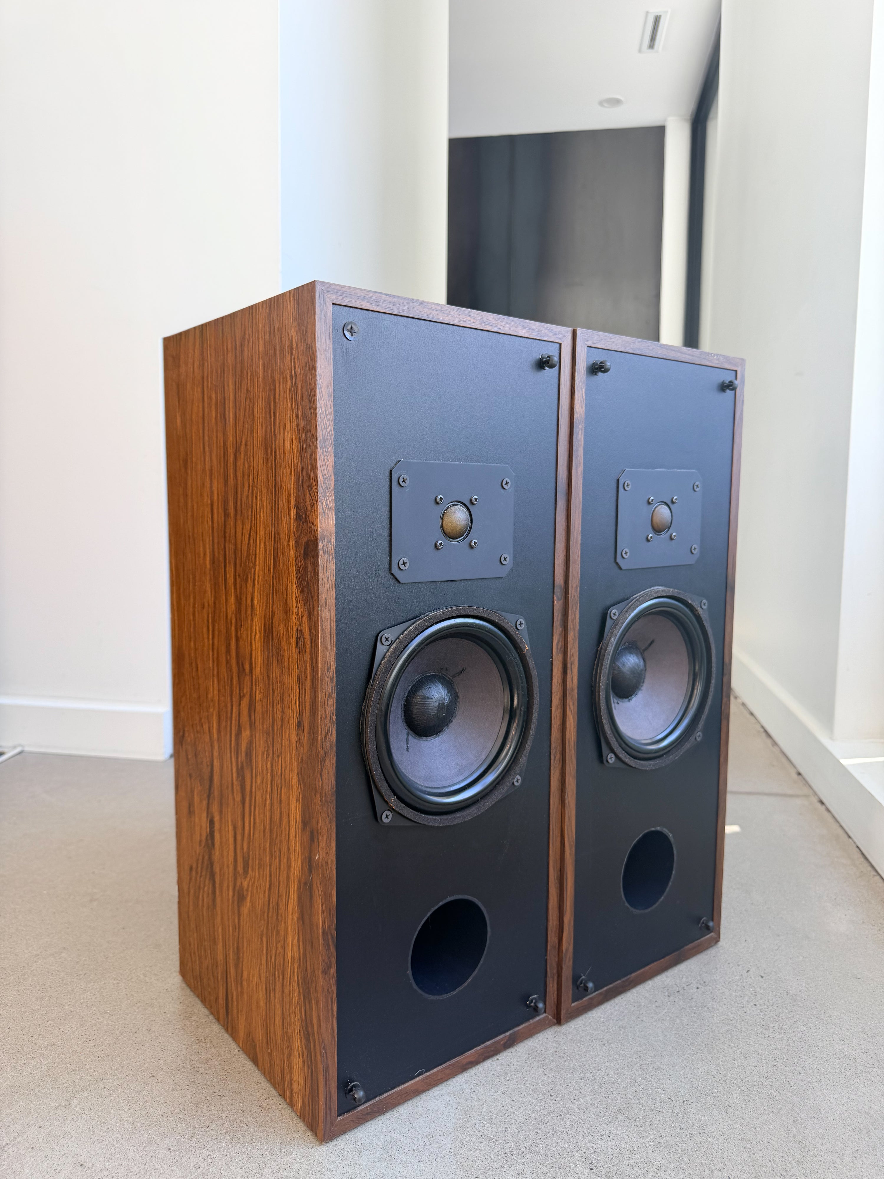 Rega Model 2 _Bookshelf speakers