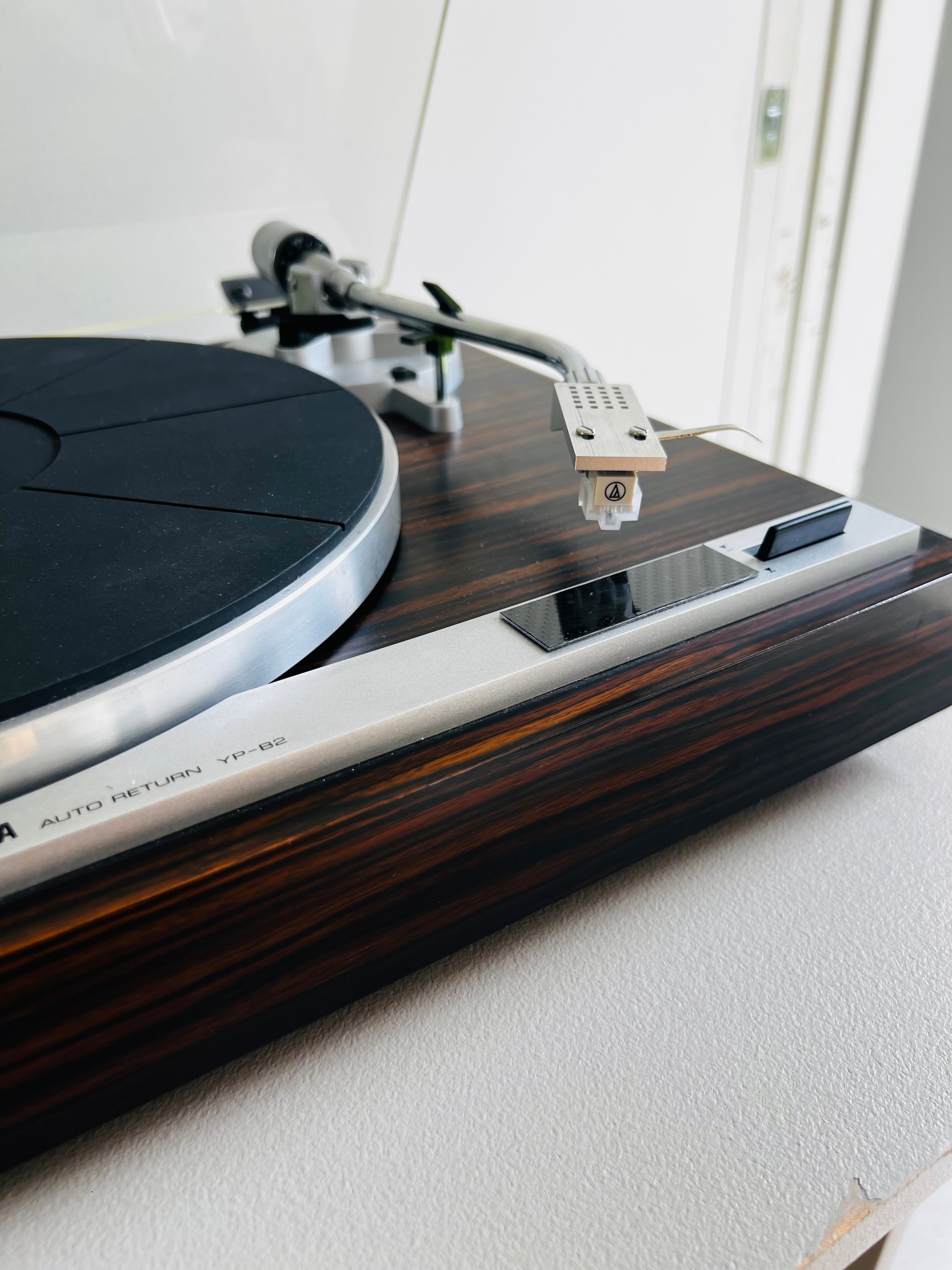 Yamaha YP-B2 _Table tournante à courroie