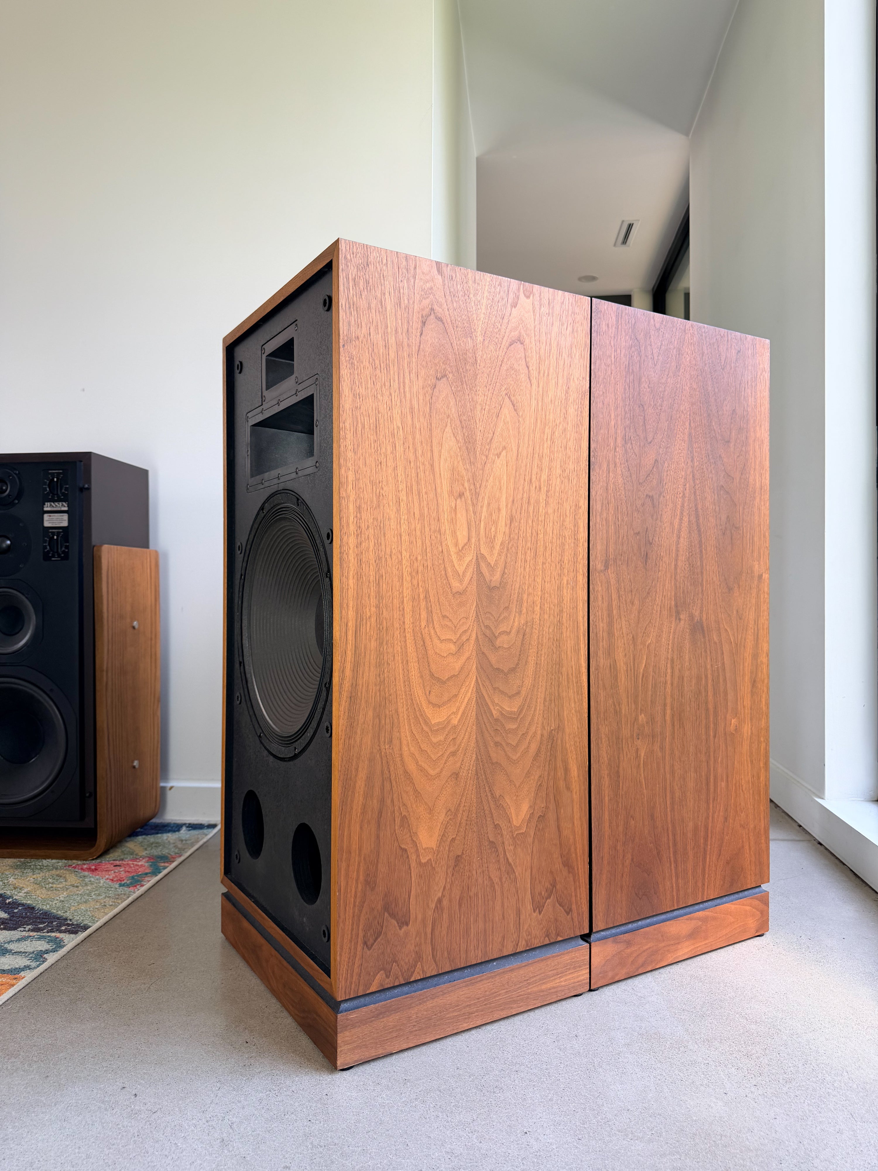 Klipsch Chorus _Floorstanding speakers