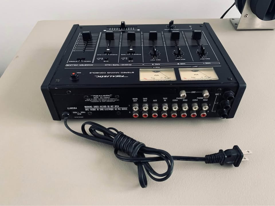 Realistics 32-1200c  _mixeur