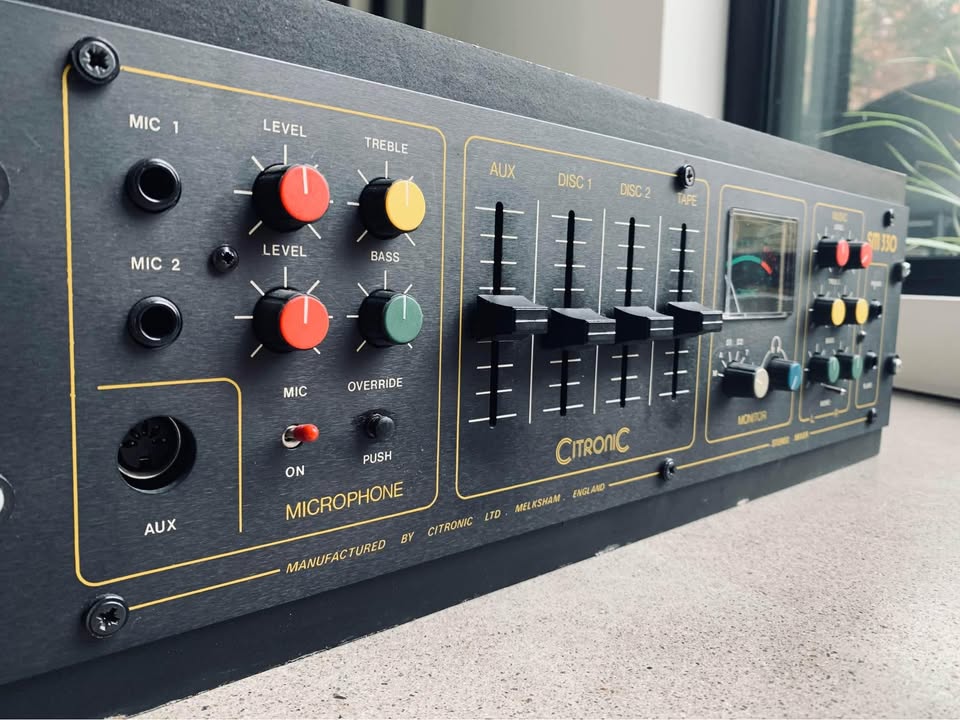 Citronic SM-330 _mixeur DJ