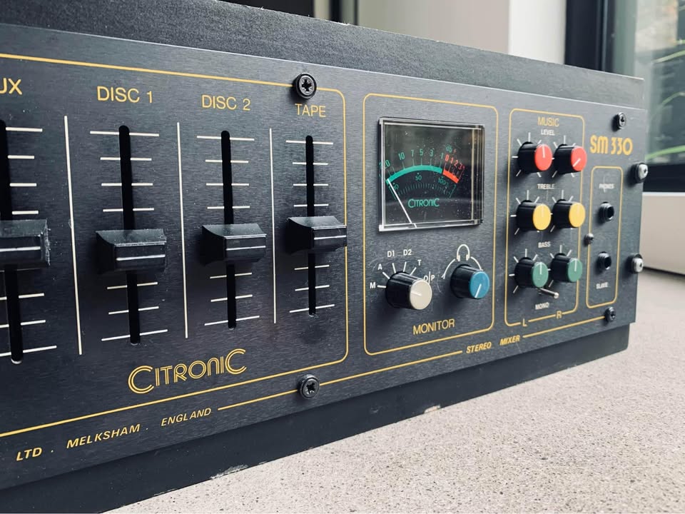Citronic SM-330 _mixeur DJ