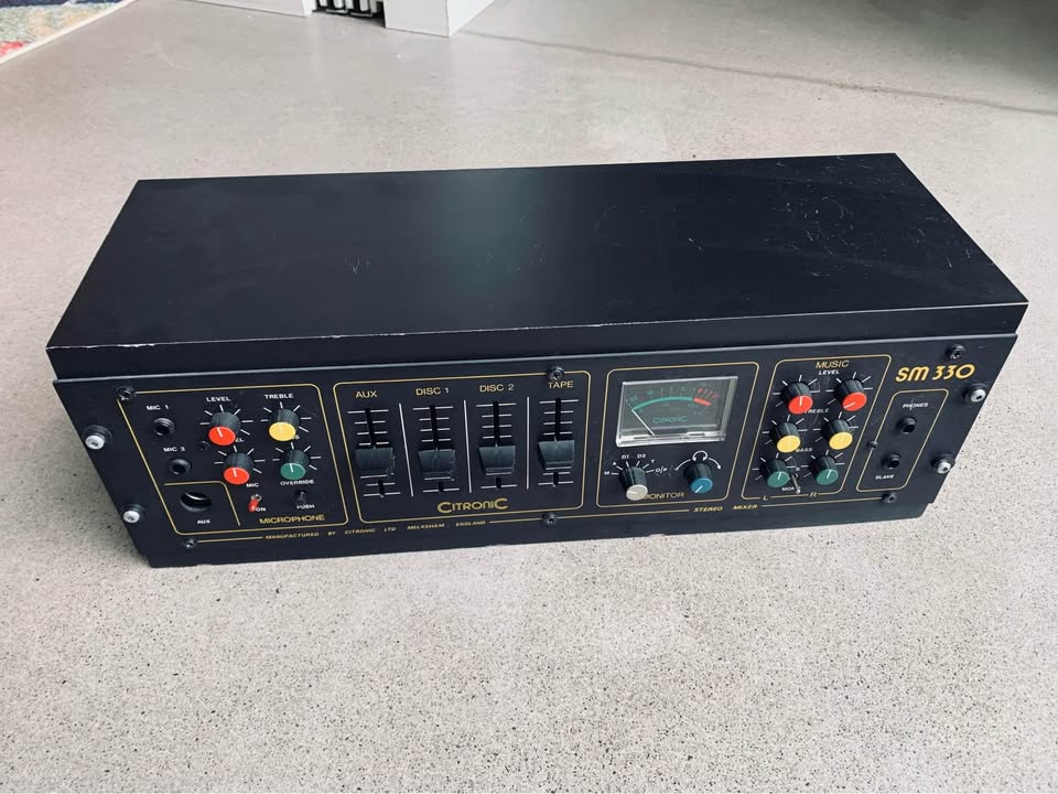 Citronic SM-330 _mixeur DJ