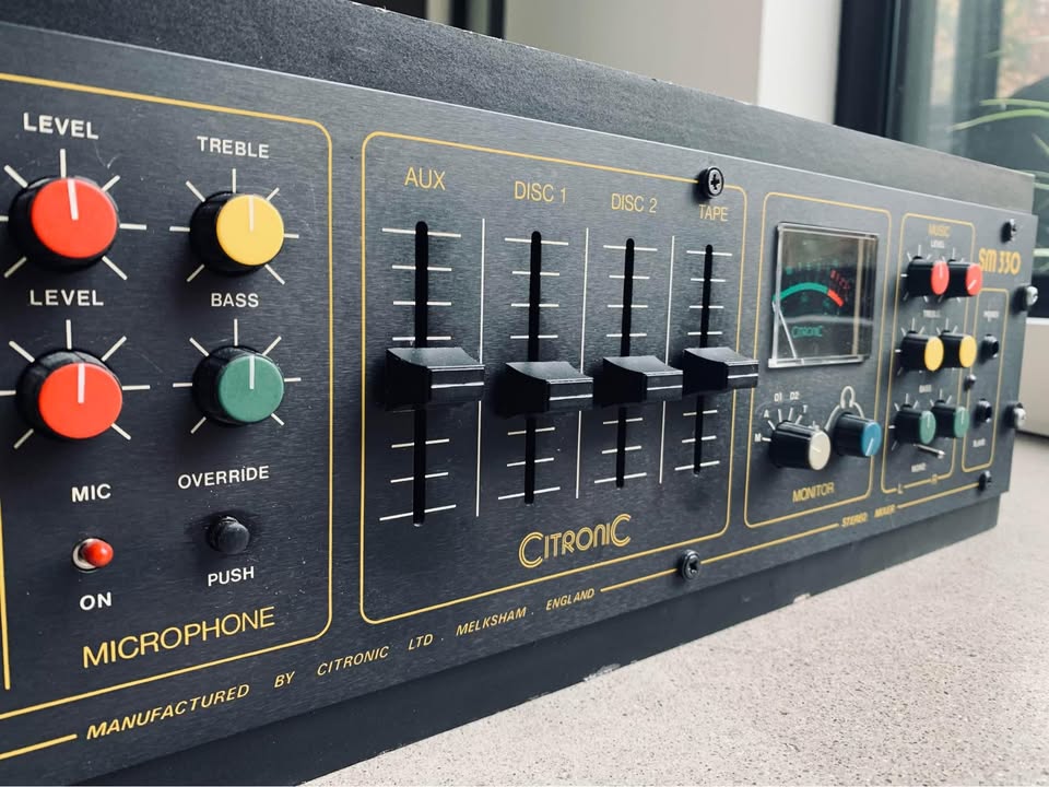 Citronic SM-330 _mixeur DJ