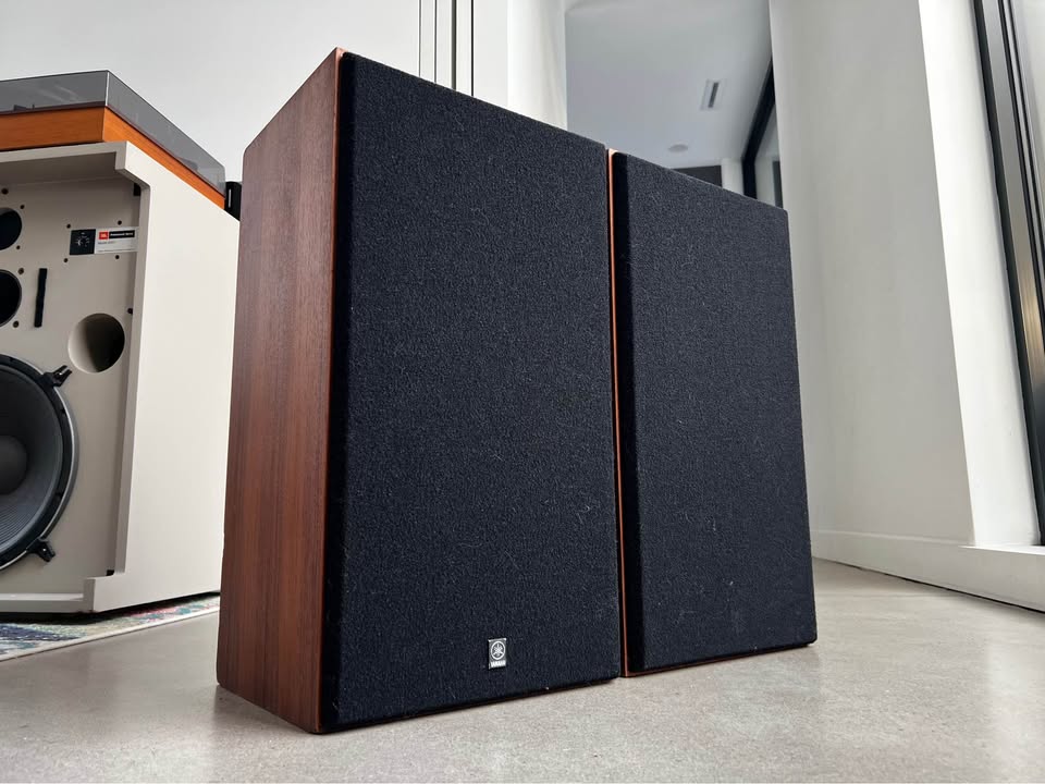 Yamaha NS-670 bookshelf speakers