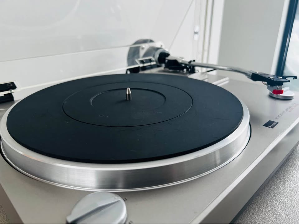 Sansui P-50 _Table tournante à courroie