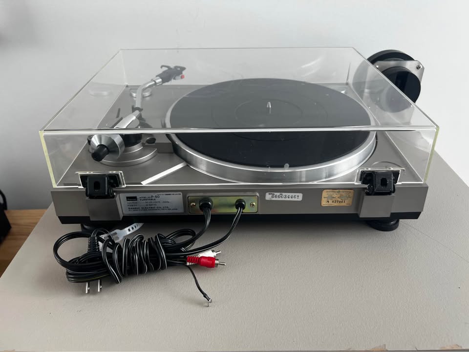 Sansui P-50 _Table tournante à courroie
