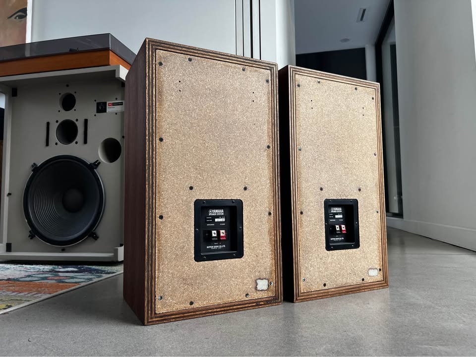 Yamaha NS-670 bookshelf speakers