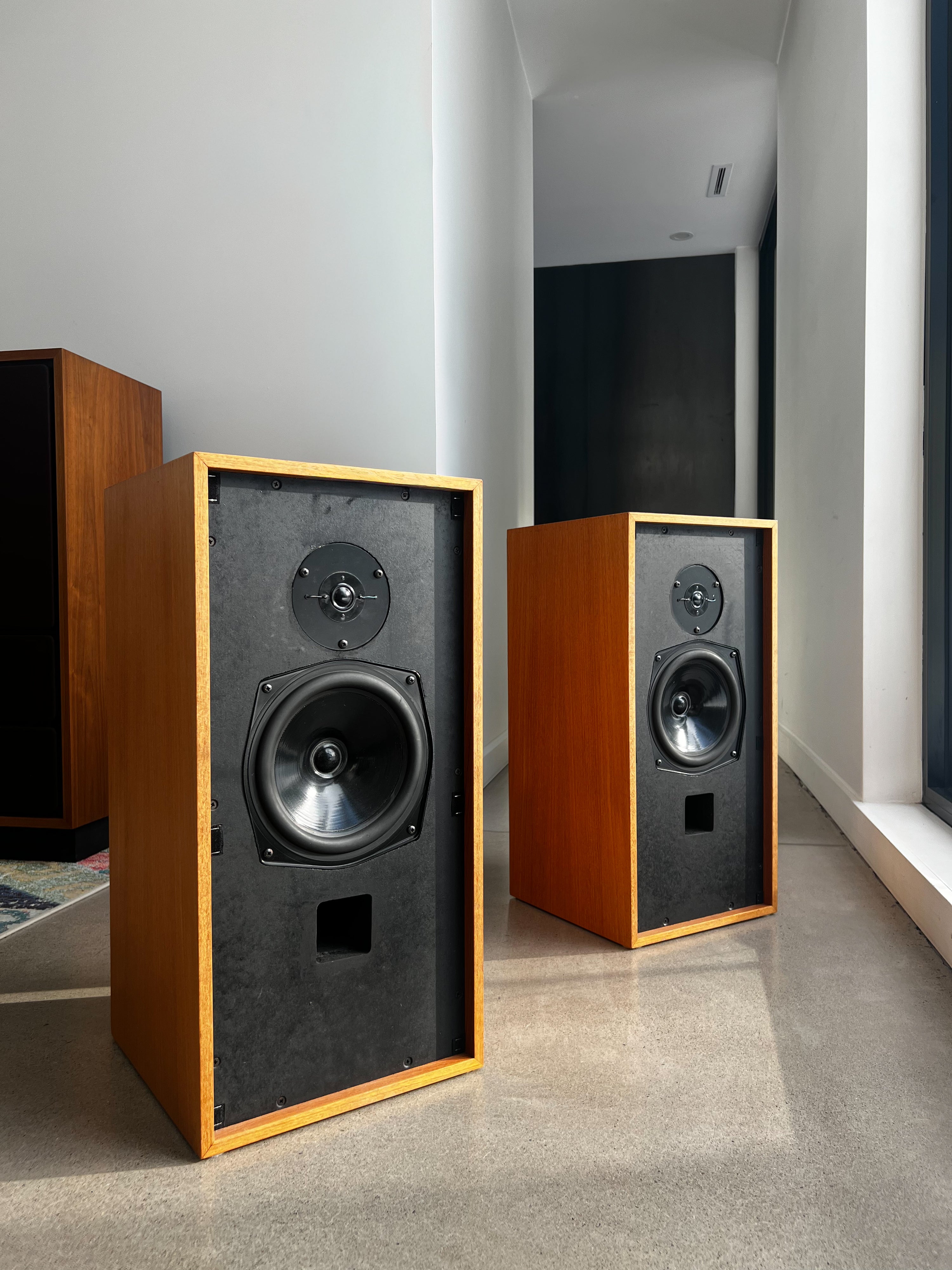 Tangent TM1 _Bookshelf speakers