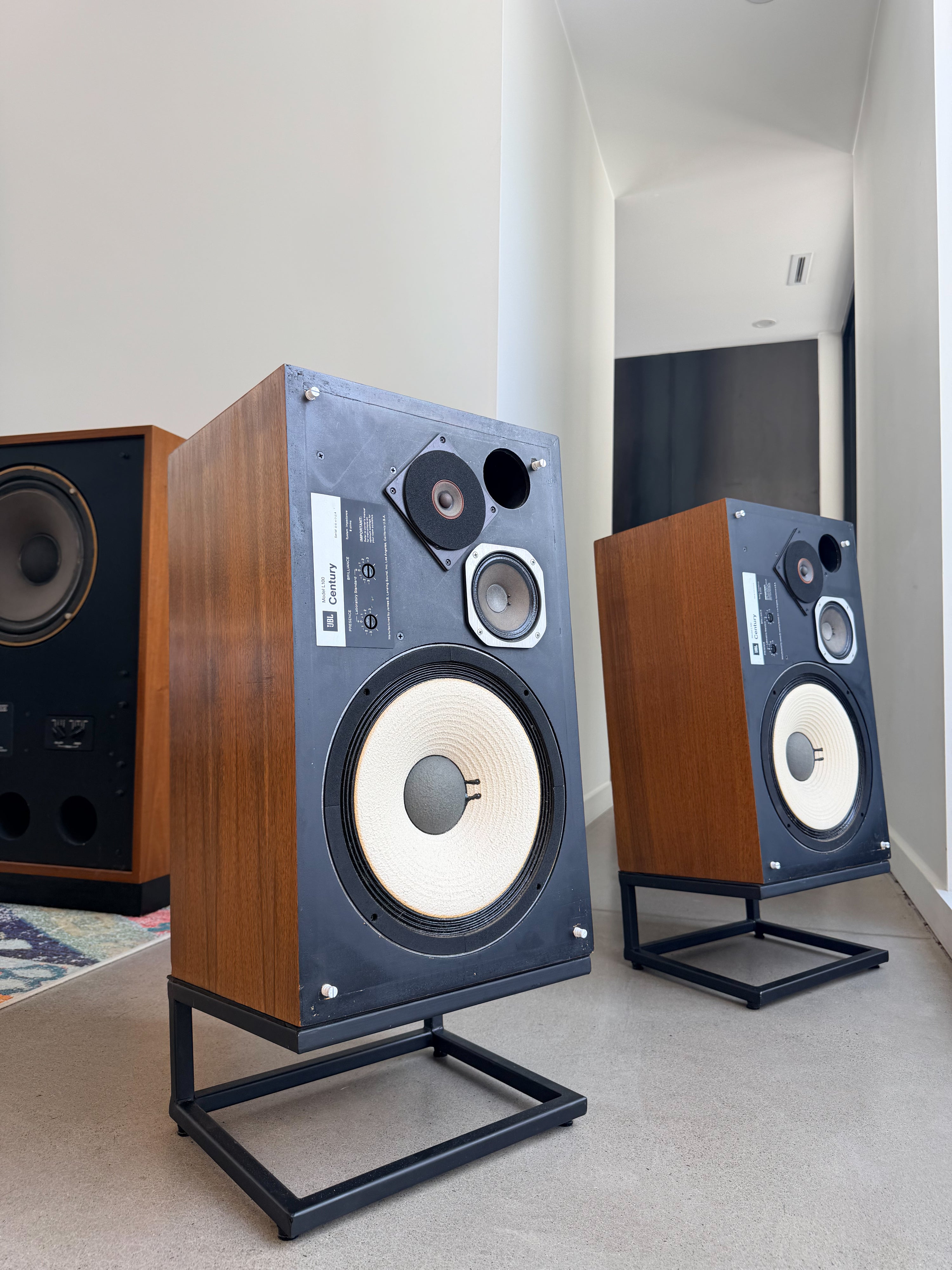 JBL L100 _Floorstanding speakers