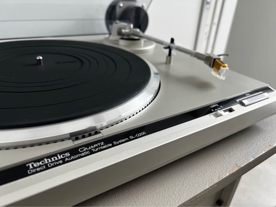 Technics SL-Q200 _Table tournante à entraînement direct