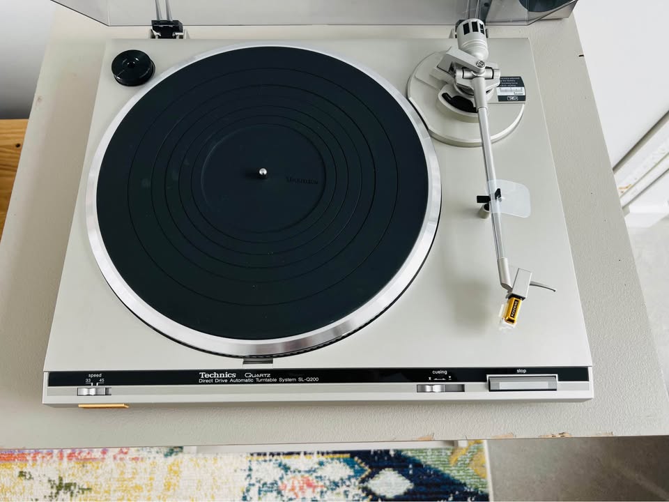 Technics SL-Q200 _Table tournante à entraînement direct
