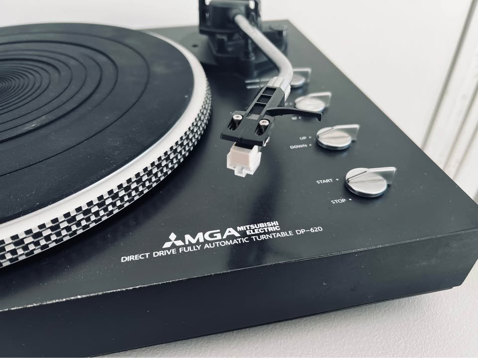 Mitsubishi MGA DP-620 _Table tournante à entraînement direct
