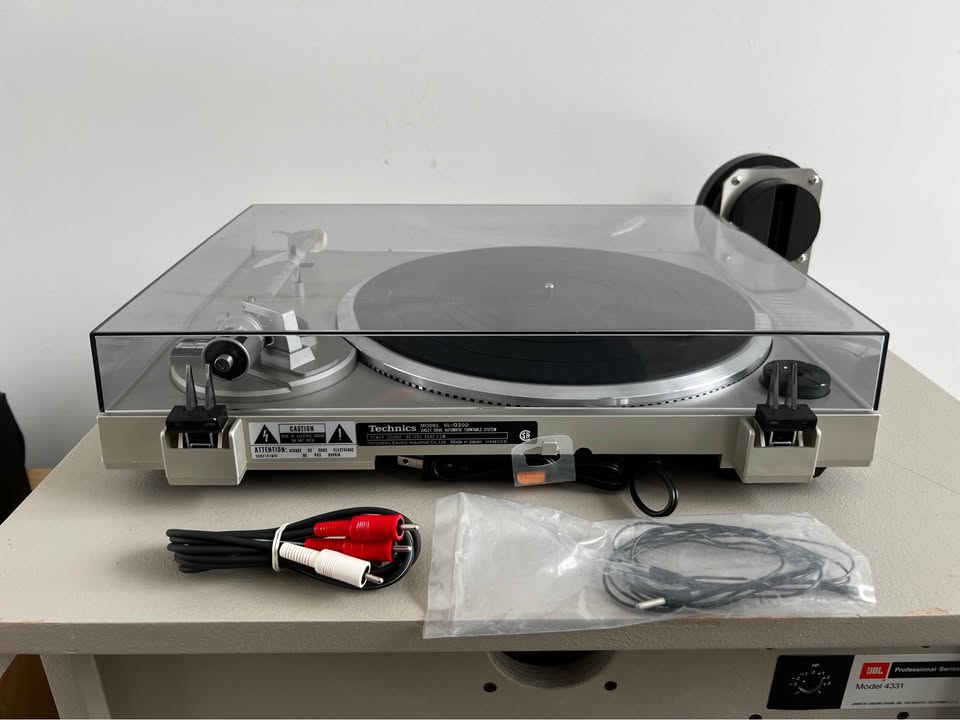 Technics SL-Q200 _Table tournante à entraînement direct
