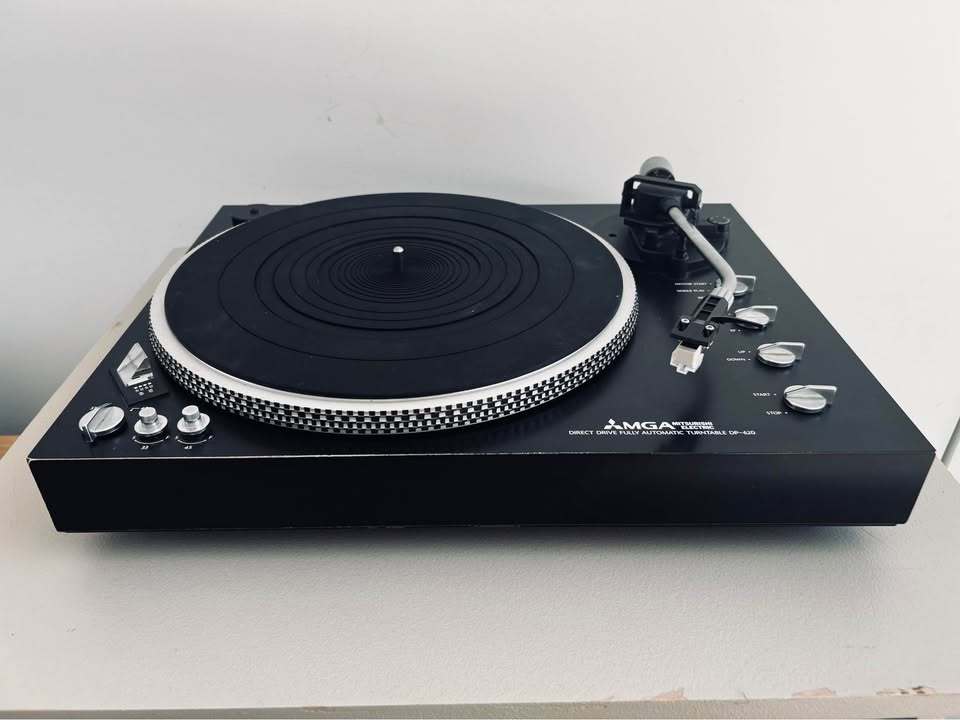 Mitsubishi MGA DP-620 _Table tournante à entraînement direct