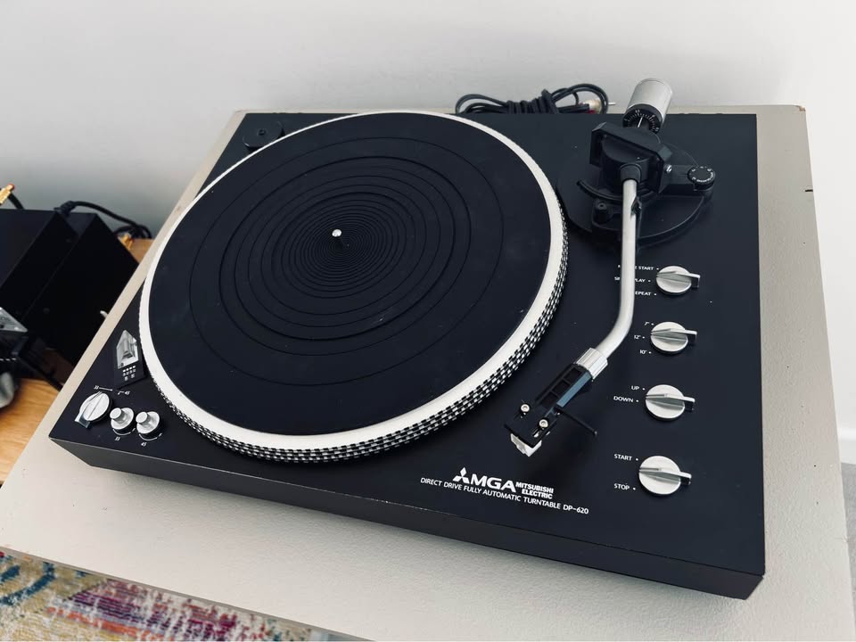 Mitsubishi MGA DP-620 _Table tournante à entraînement direct