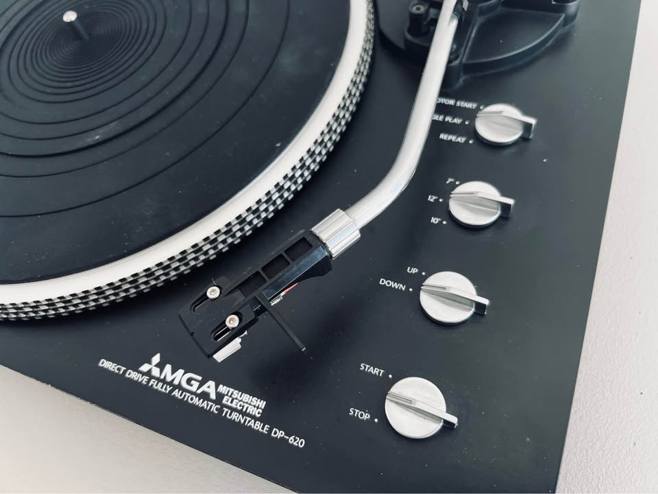 Mitsubishi MGA DP-620 _Table tournante à entraînement direct