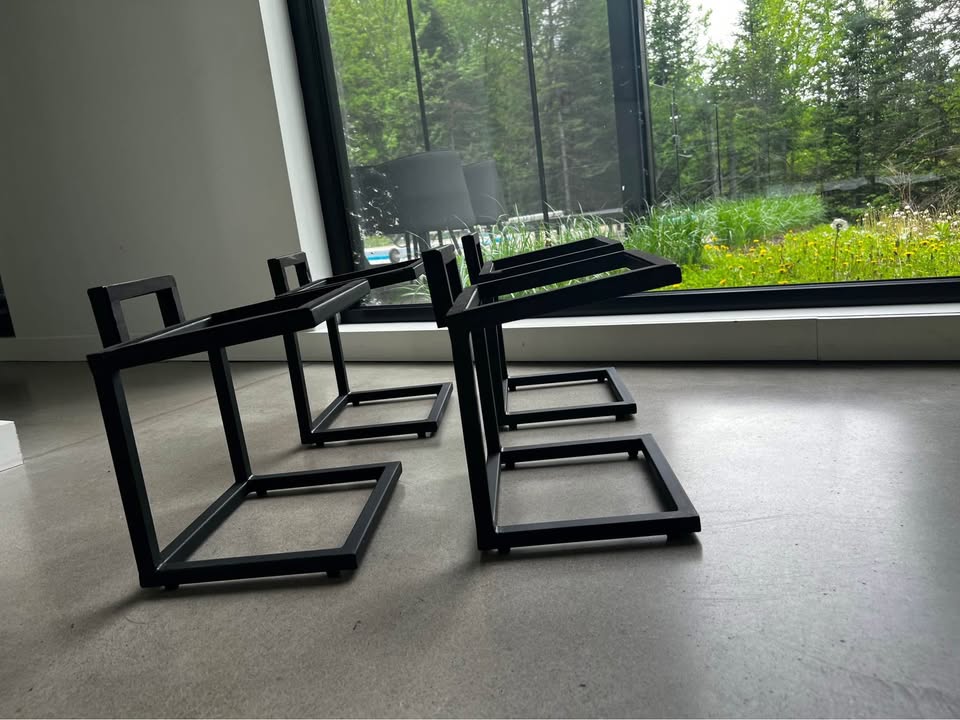 Paire de supports d’acier pour haut-parleurs