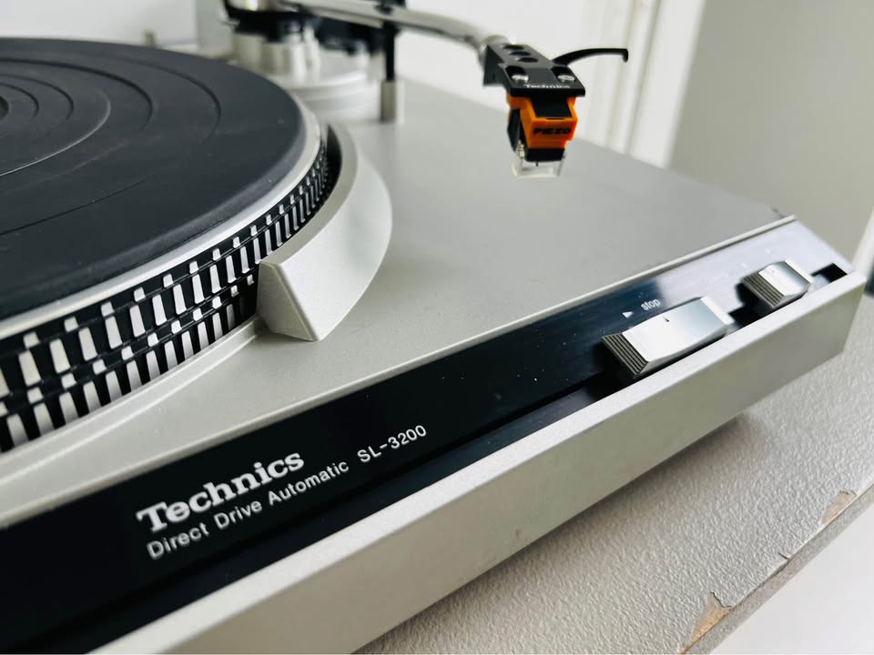 Technics SL-3200 _table tournante à entraînement direct