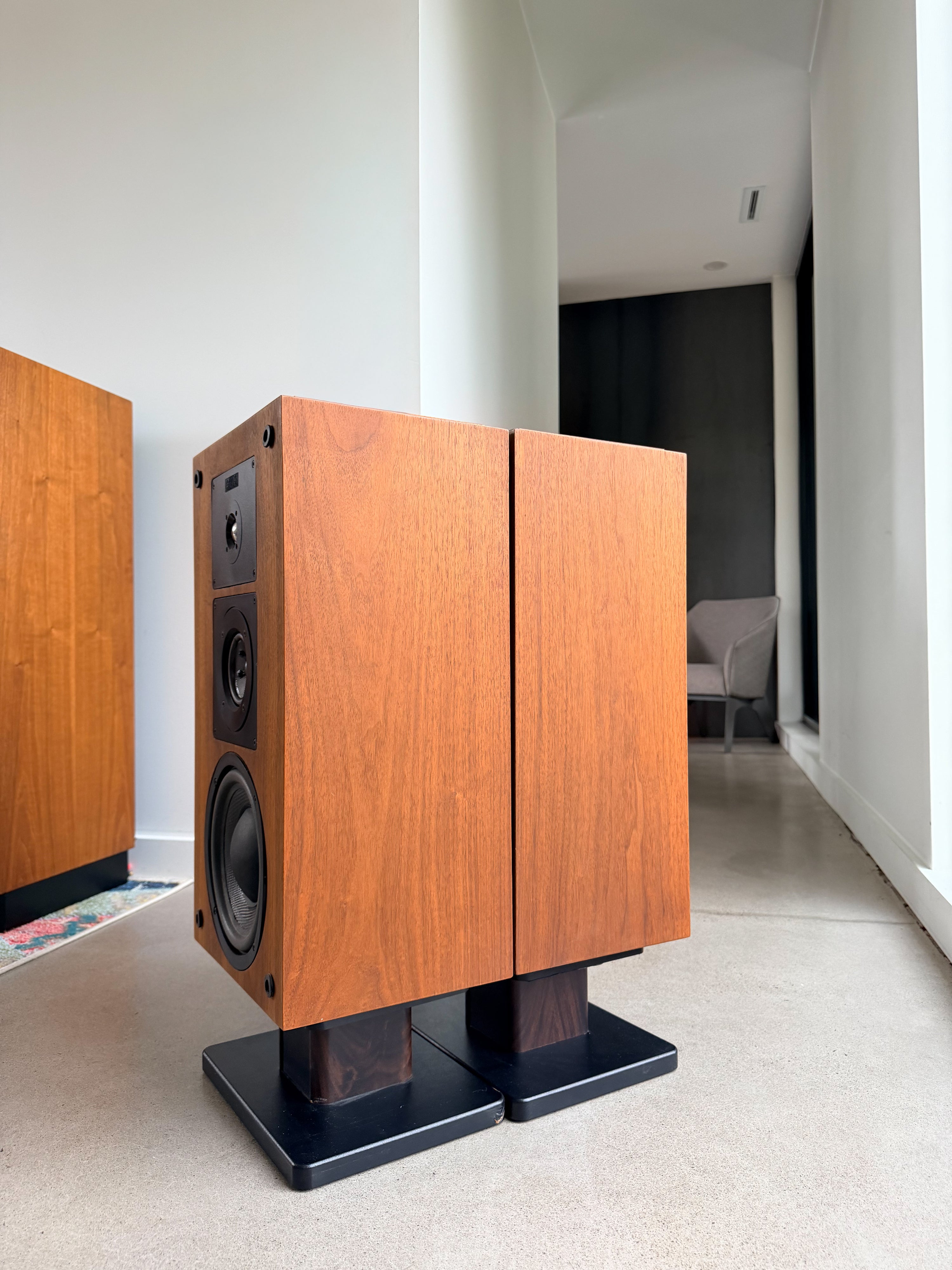 Altec 205 _Floorstanding Speakers