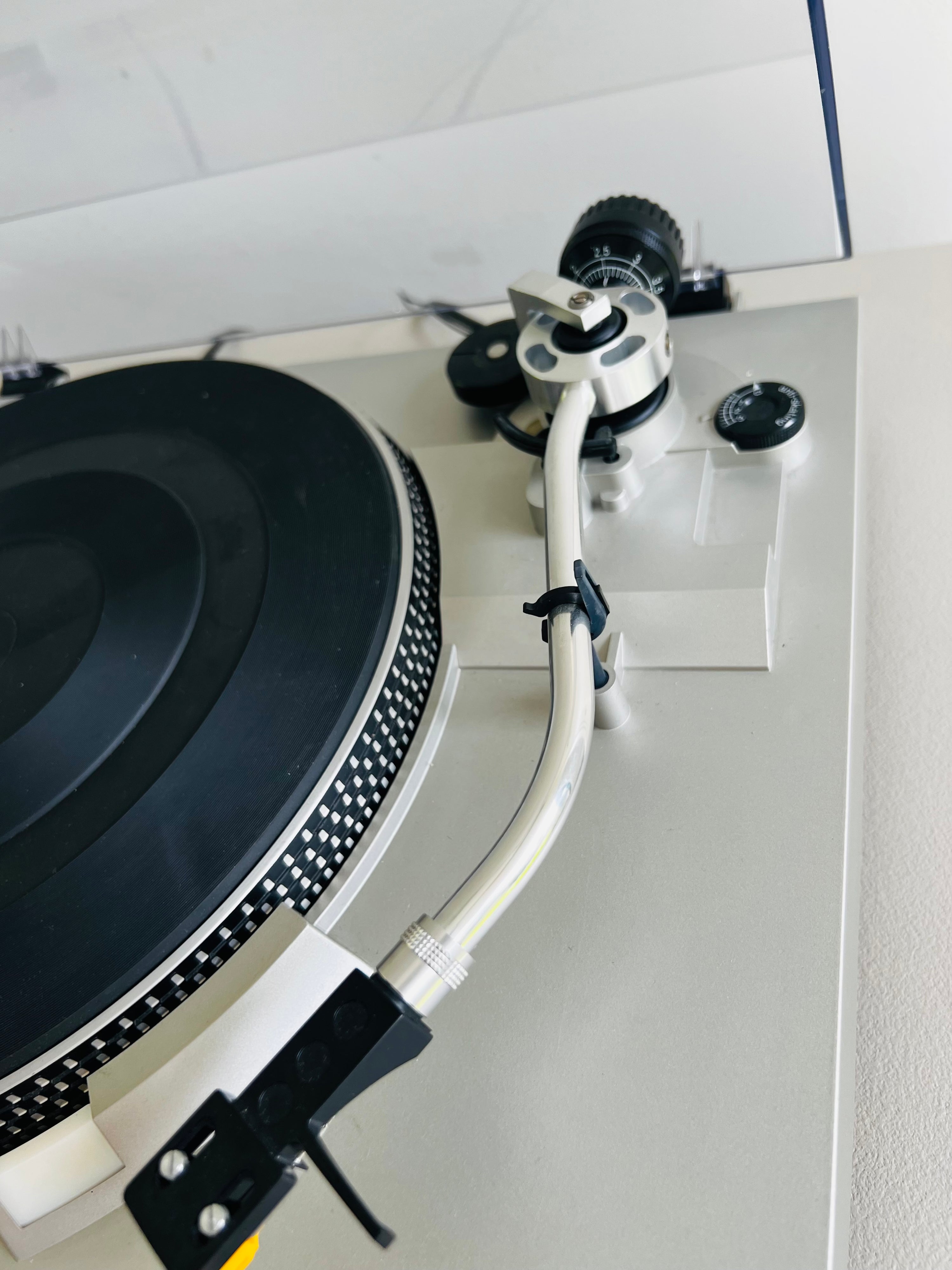 Technics SL-220 Belt-Driven Turntable