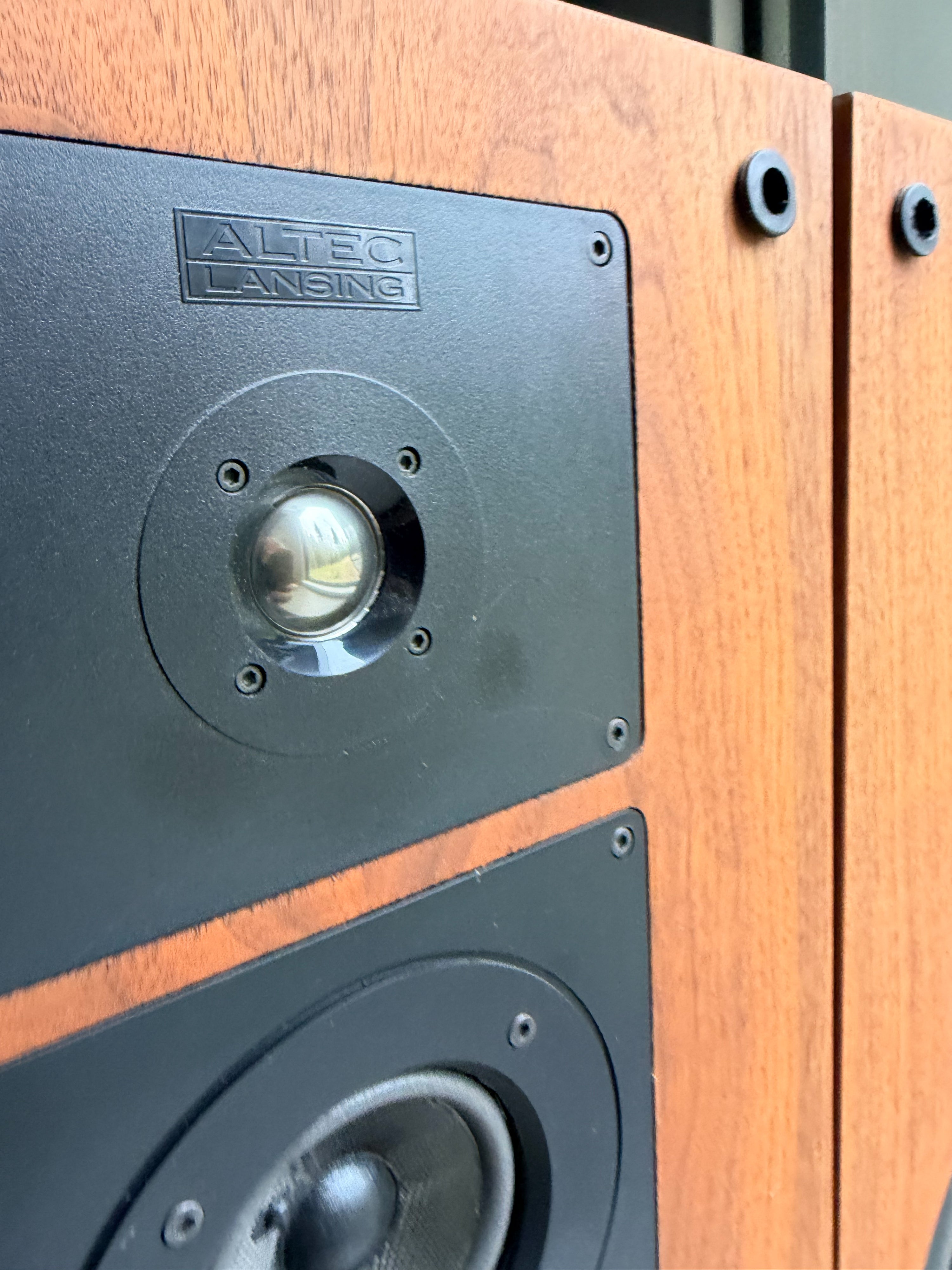Altec 205 _Floorstanding Speakers
