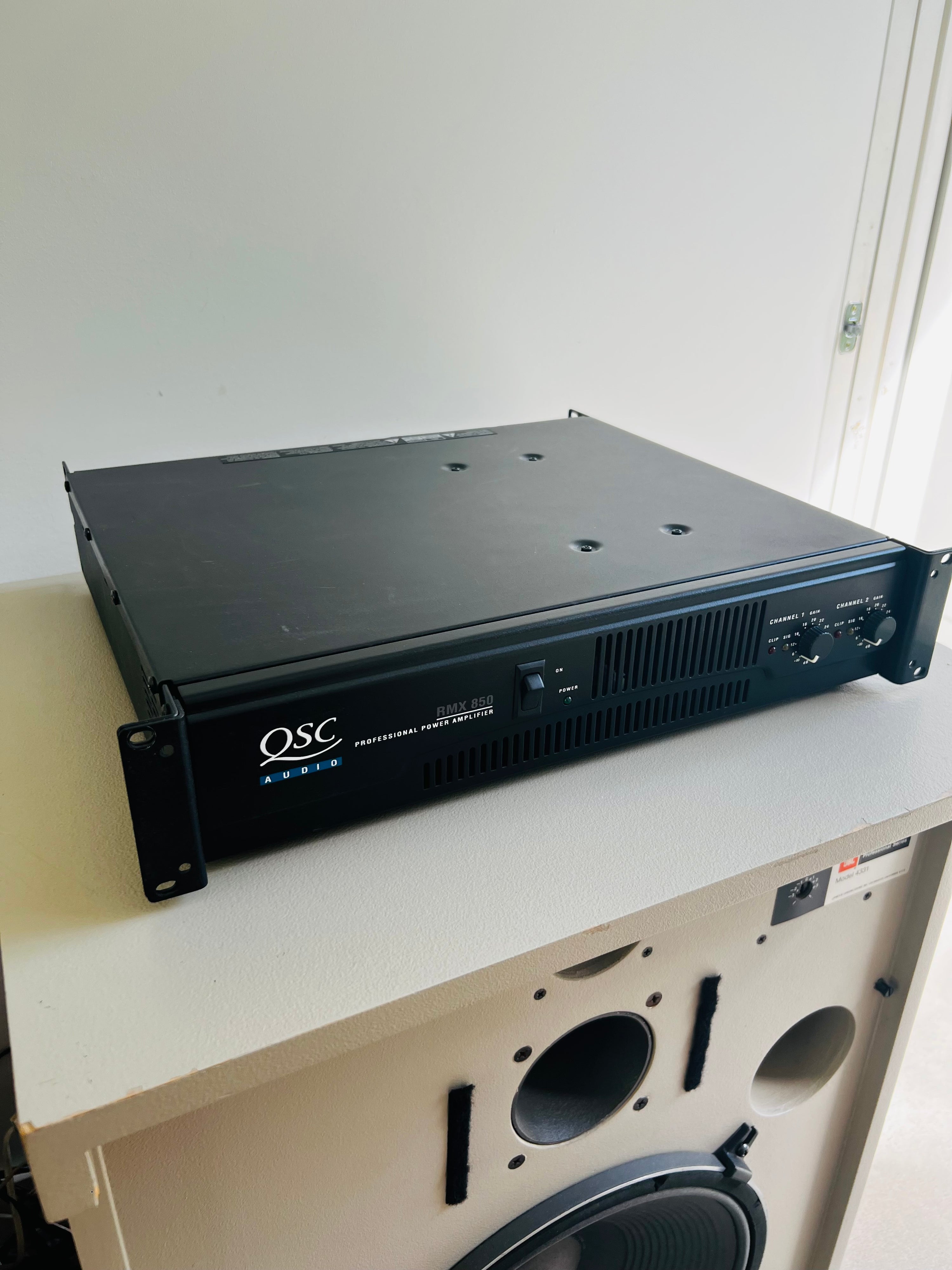 QSC RMX-850 _Amplificateur de puissance