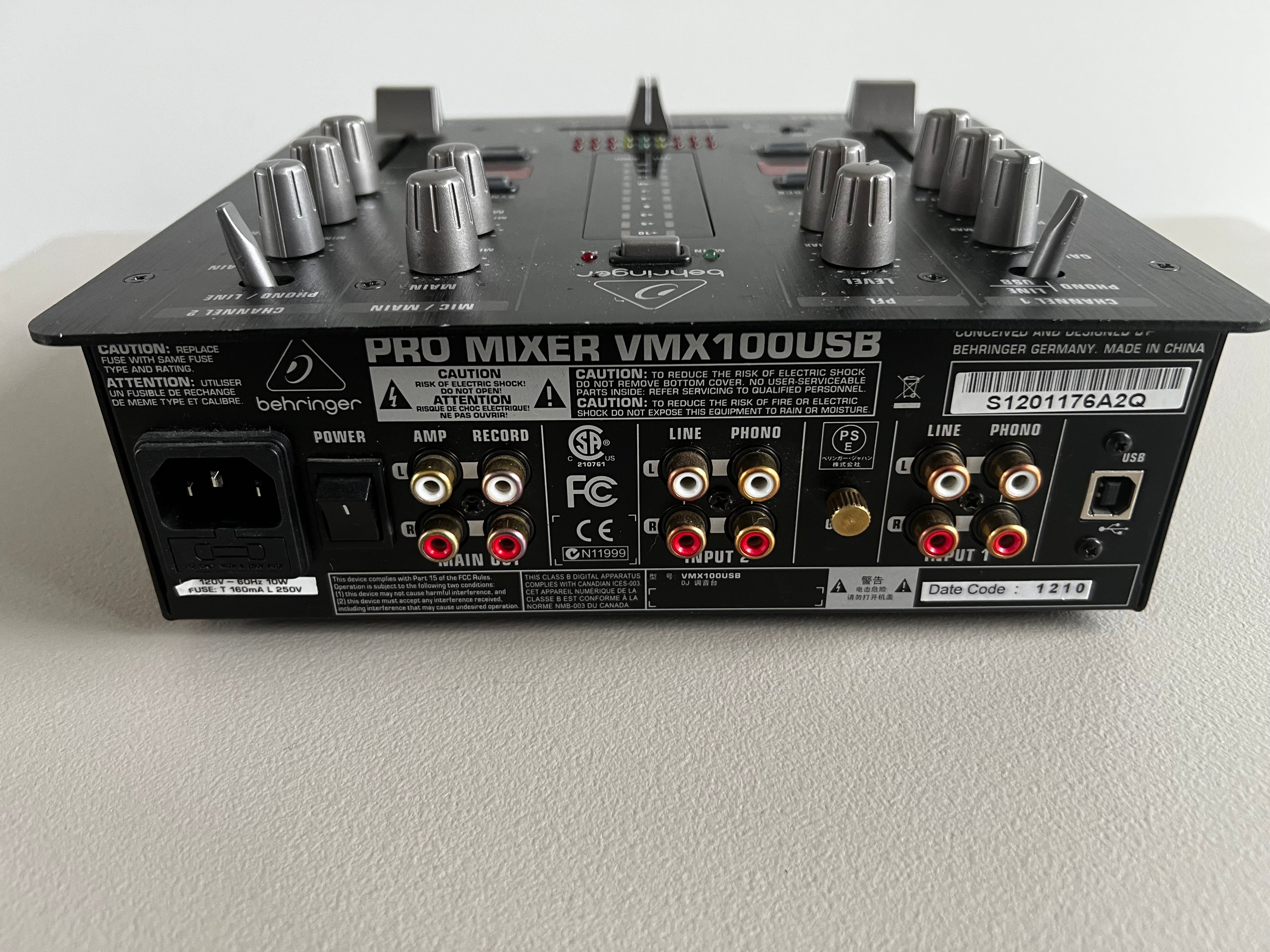 Behringer VMX100 _Mixeur