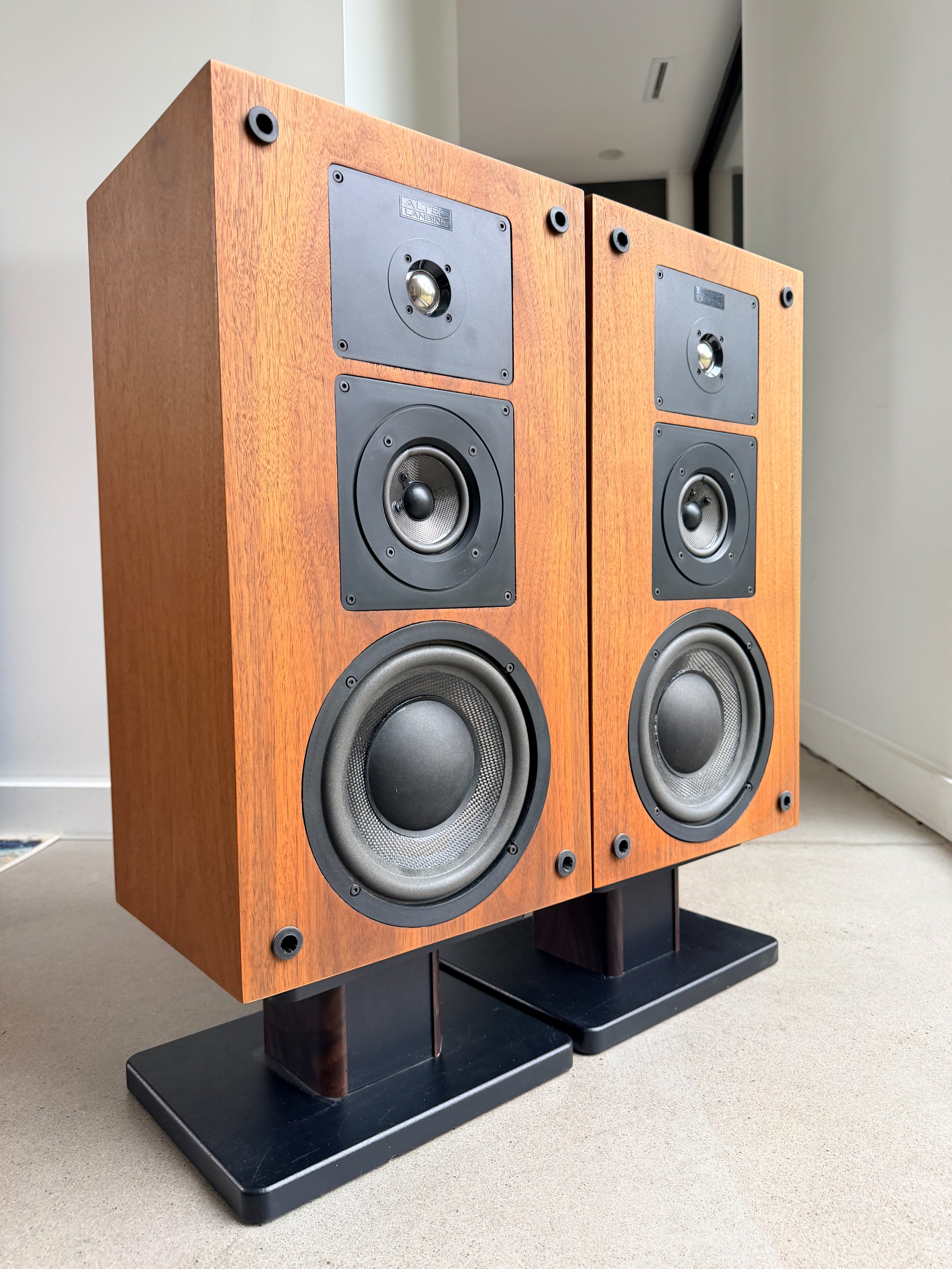 Altec 205 _Floorstanding Speakers