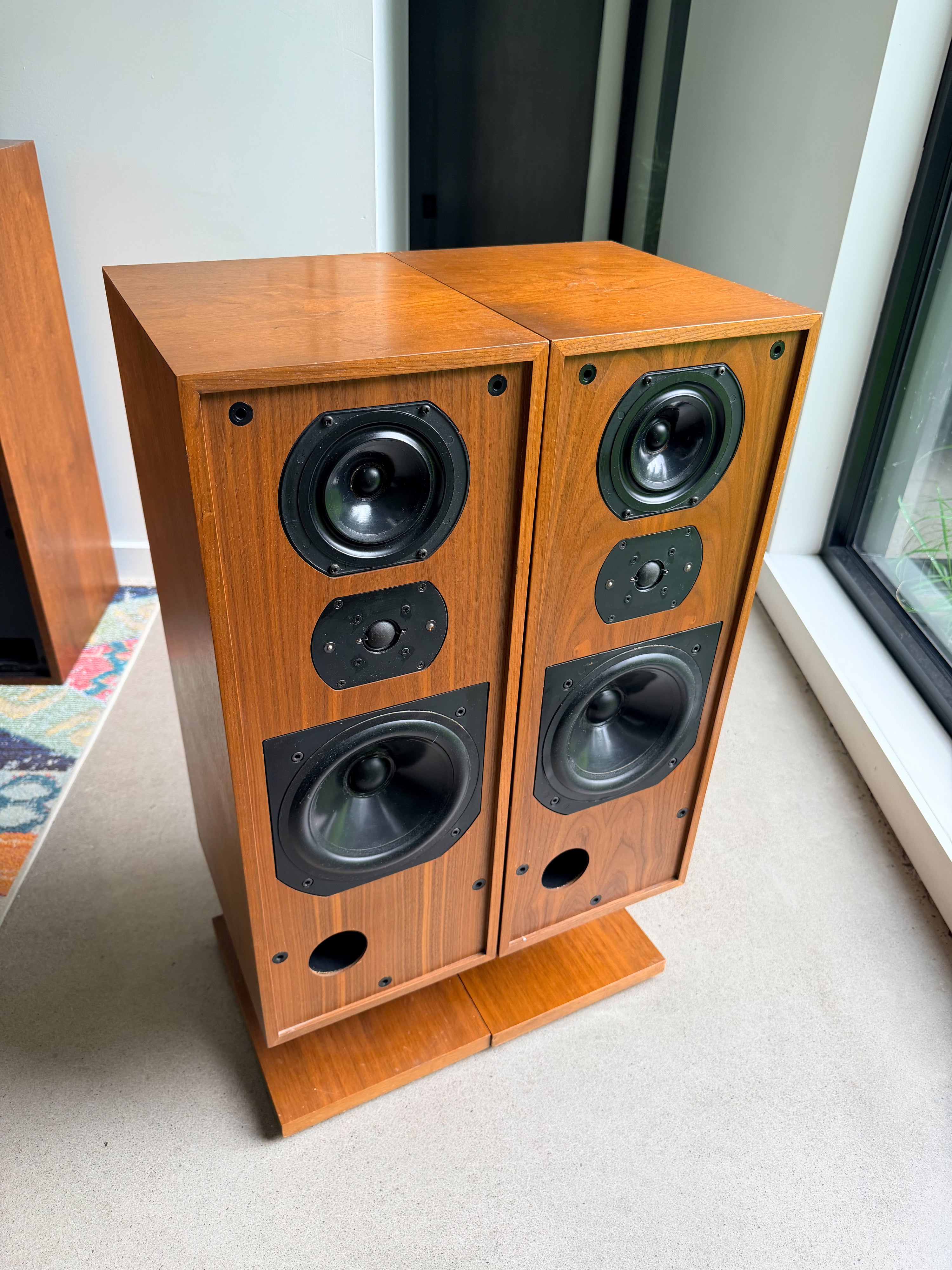Bowers & Wilkins DM2 Series II _Floorstanding speakers