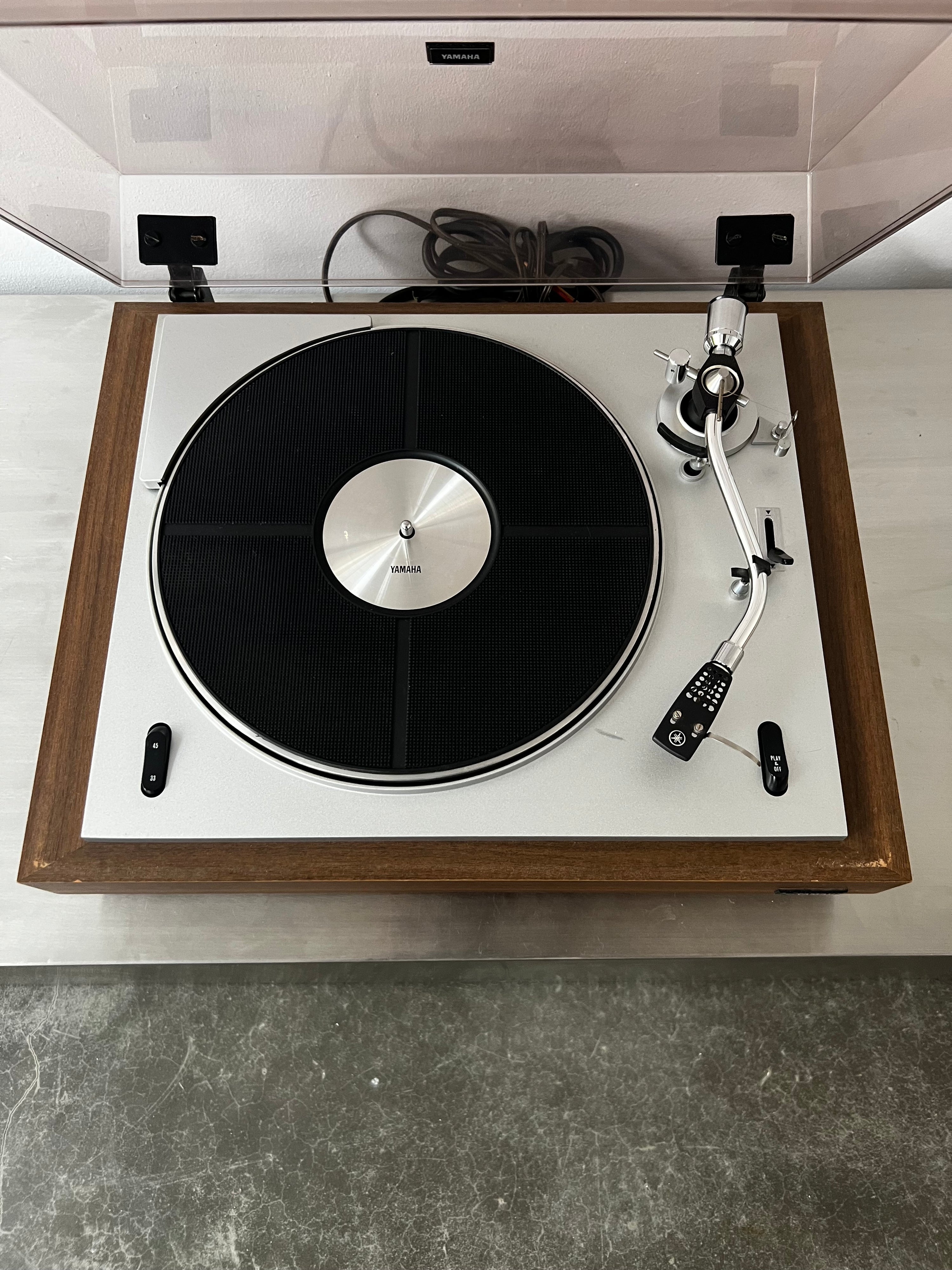 Yamaha YP-701 _Table tournante à courroie