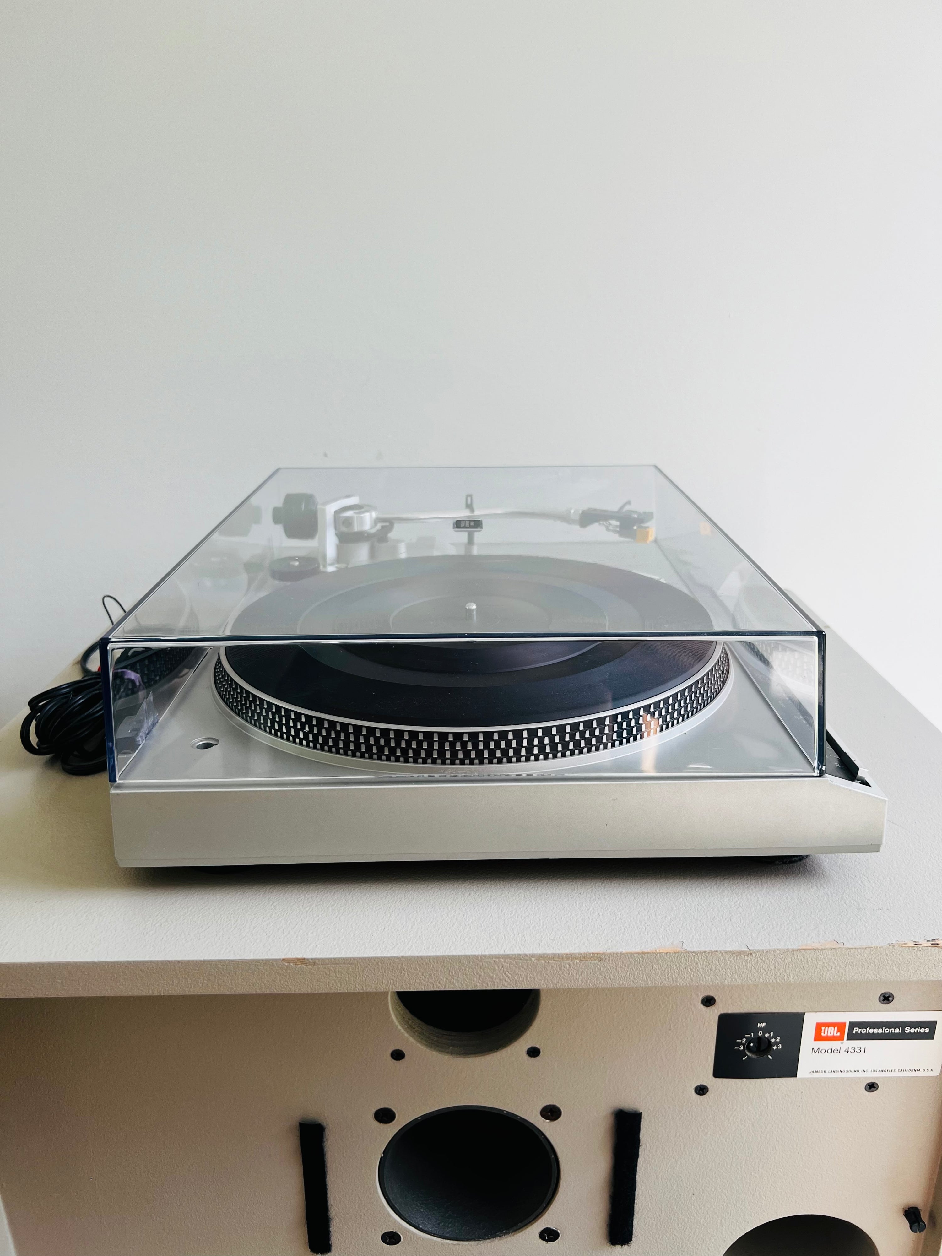 Technics SL-220 Belt-Driven Turntable