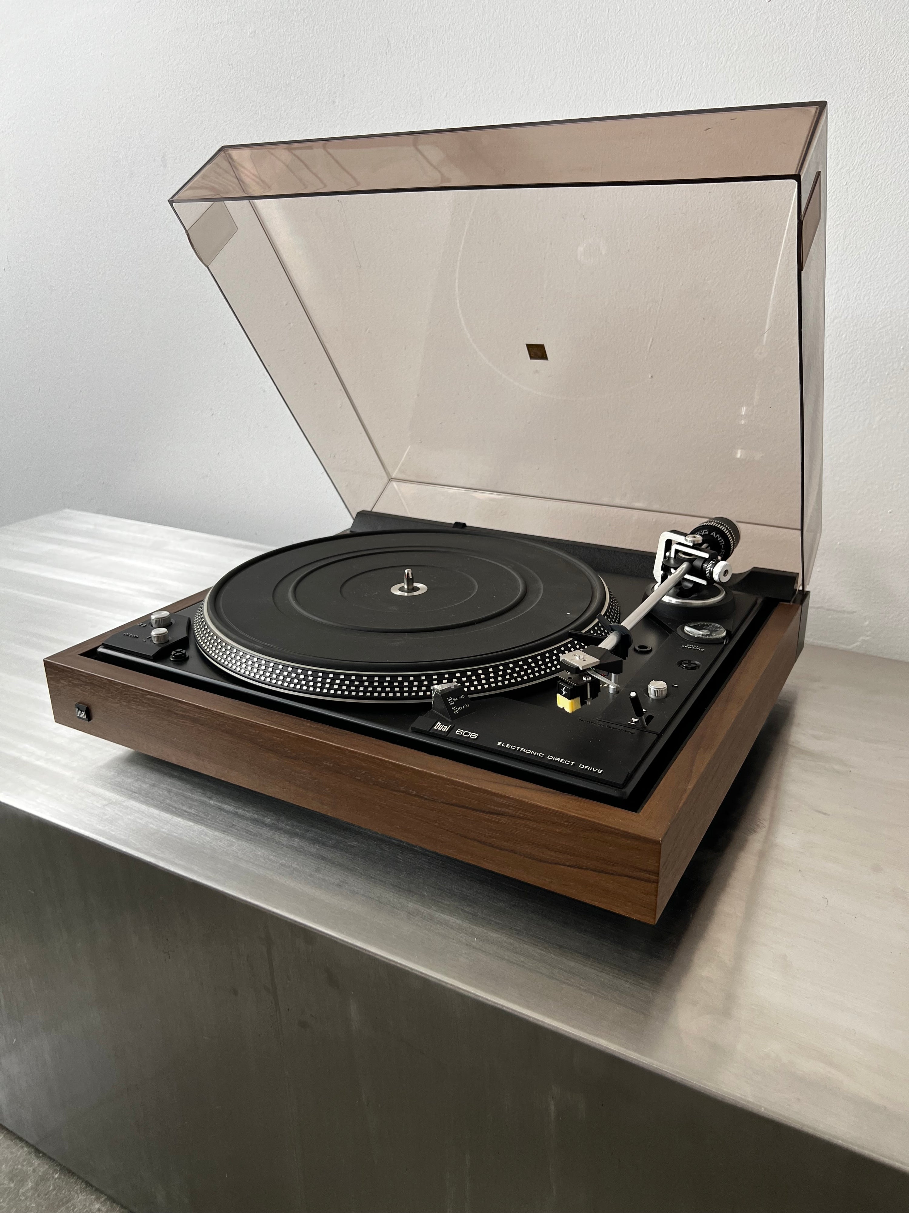 Dual 606 _Table tournante à entraînement direct