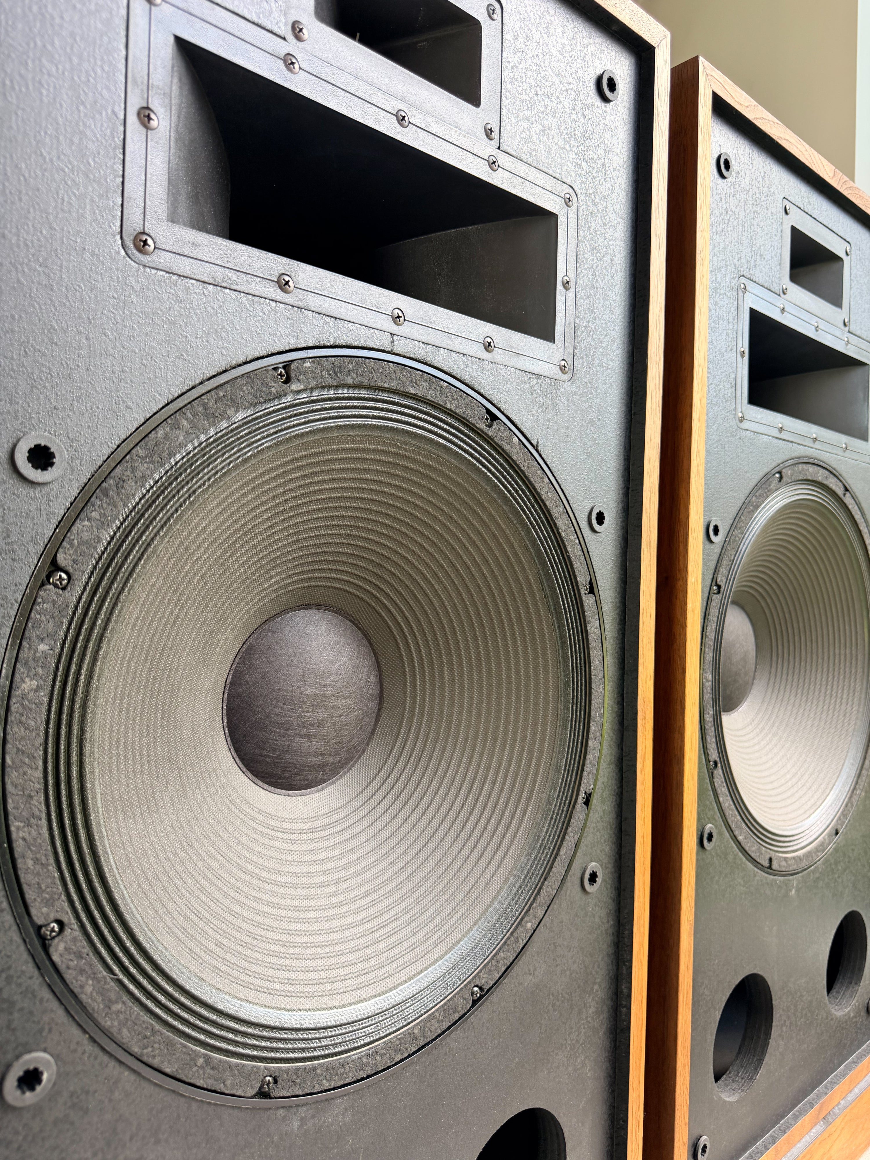 Klipsch Chorus _Floorstanding speakers