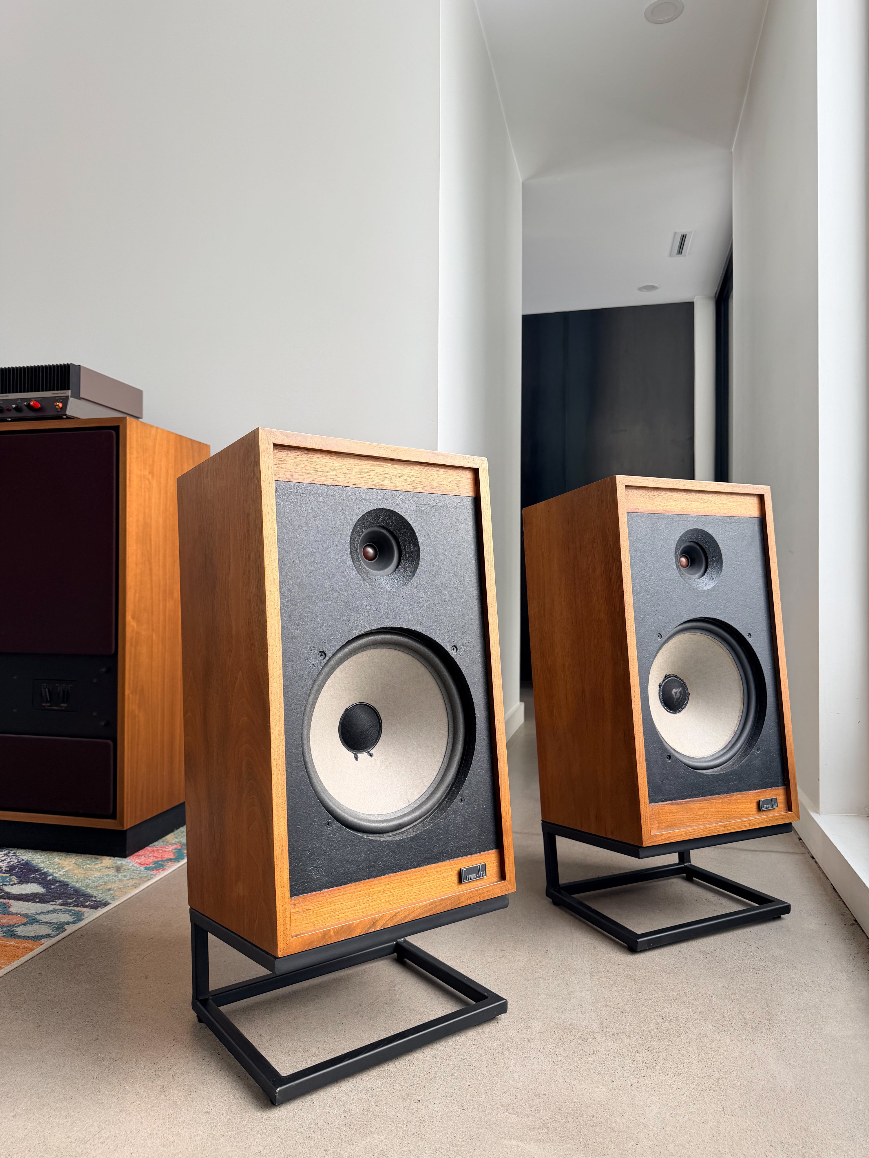 Cerwin Vega R-26 _Floorstanding  speakers