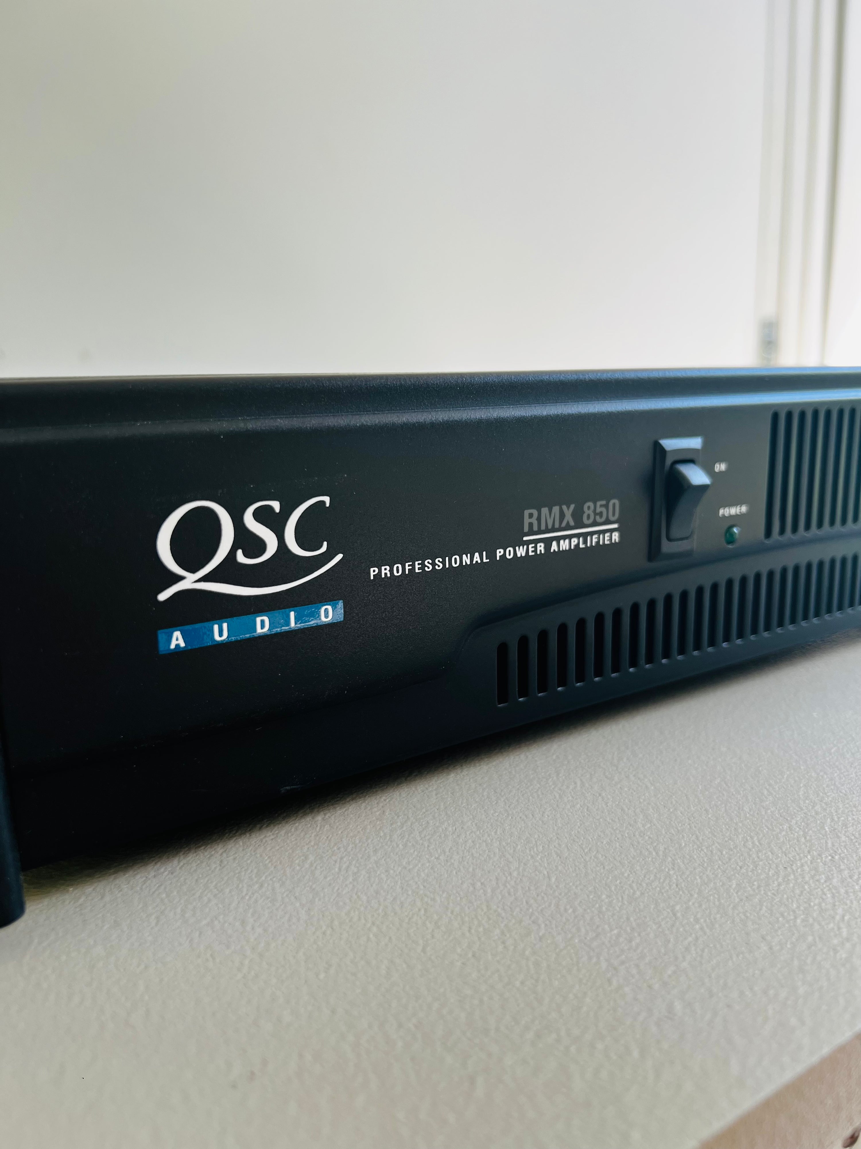 QSC RMX-850 _Amplificateur de puissance