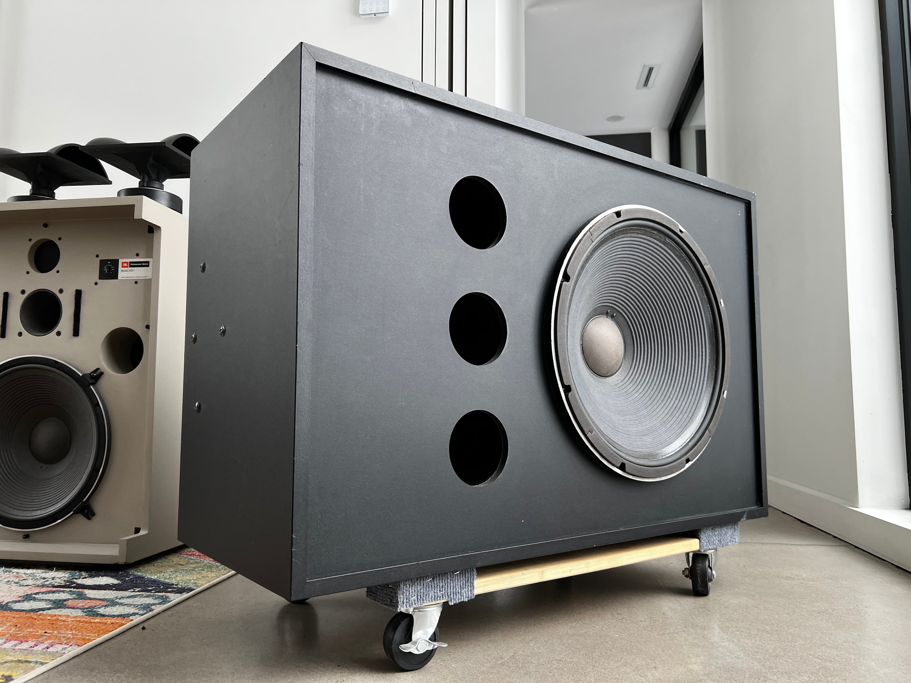 JBL 4645 (woofer 2245h) _Caisson de basses 18’’ professionnel