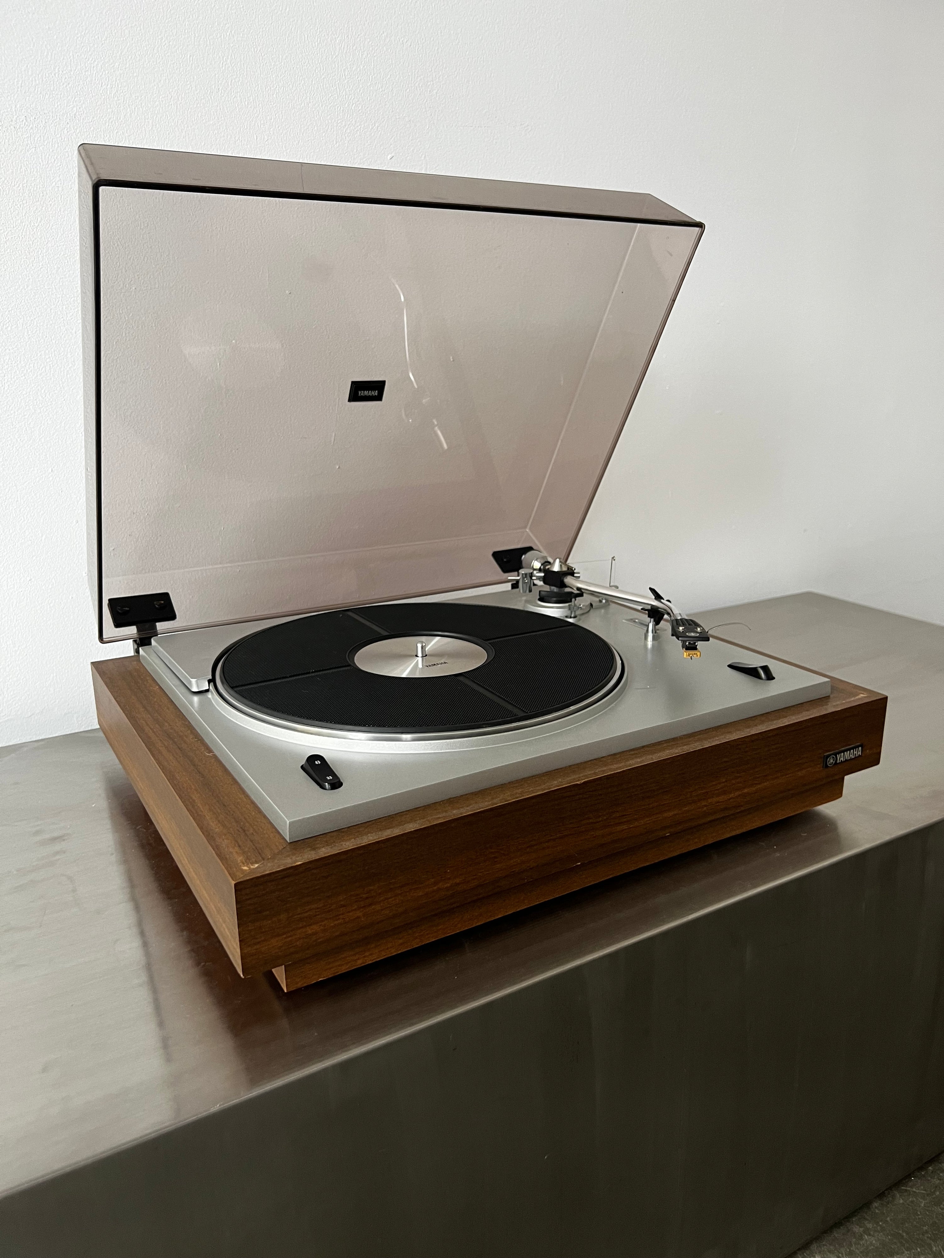 Yamaha YP-701 _Table tournante à courroie