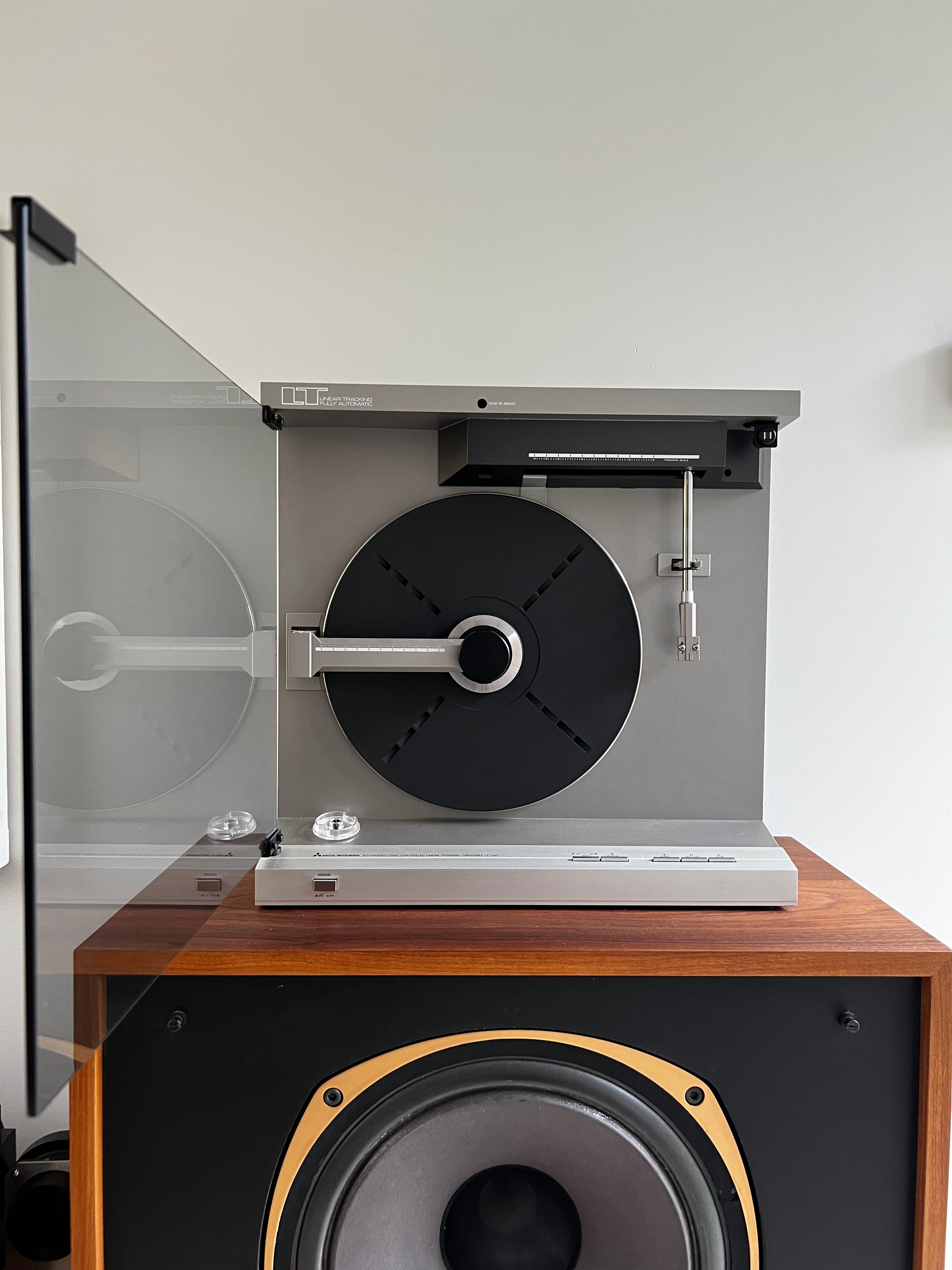 Mitsubishi LT-640 _Table tournante à courroie